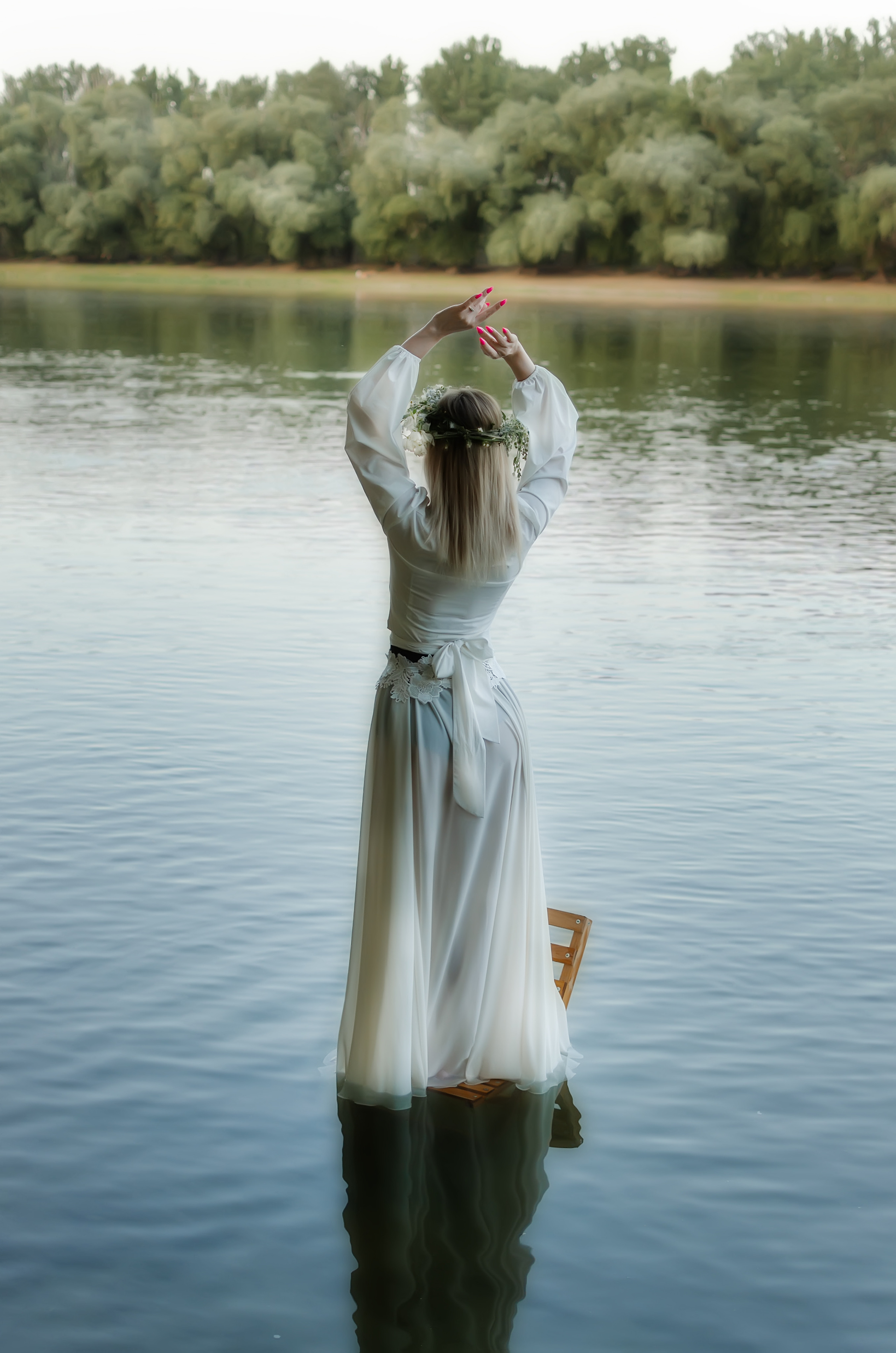 Ивана Купала. Фотосессия в воде. Фотосессия в реке. Женский портрет. Нимфа. Серена. Русалка.