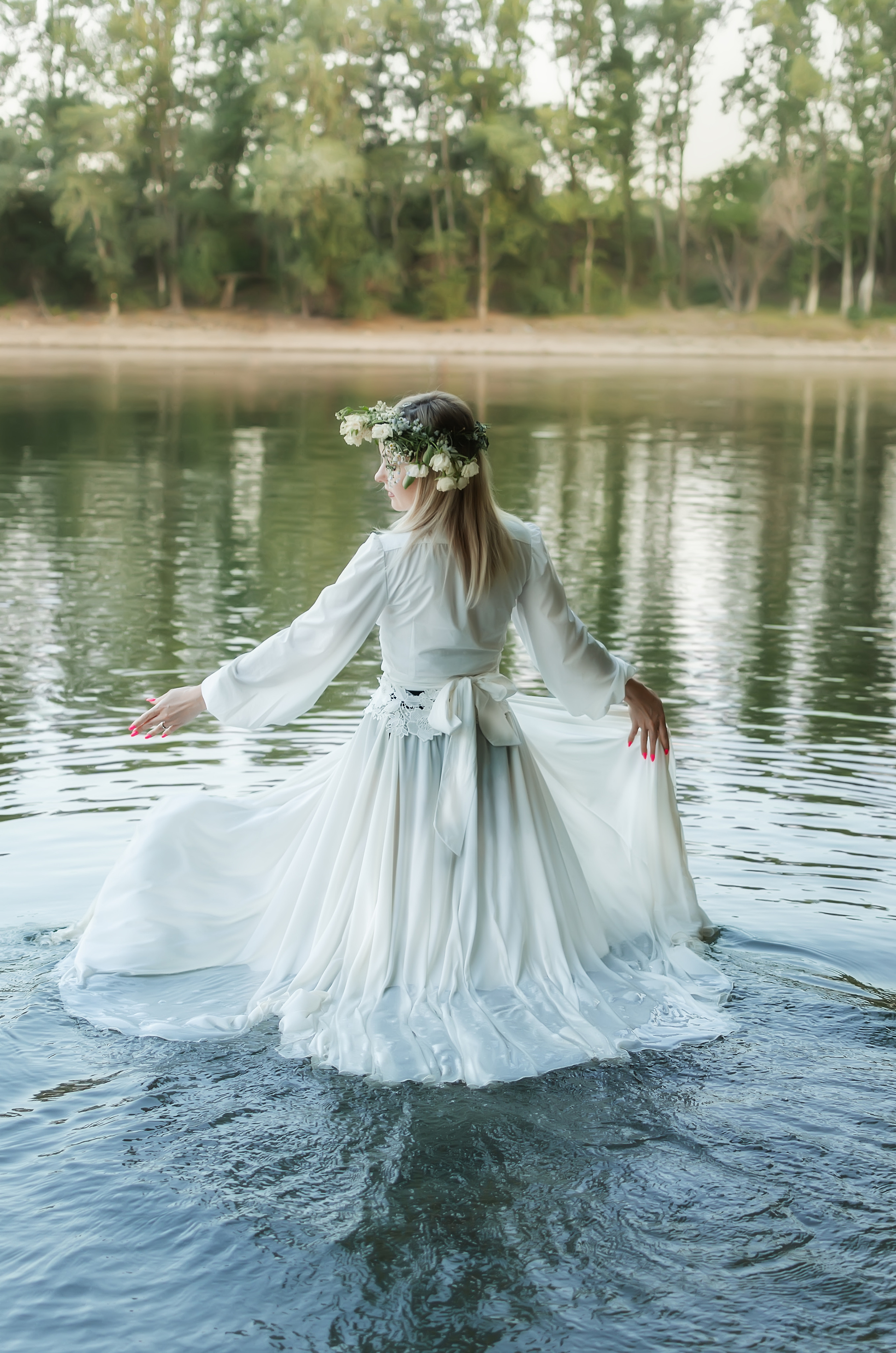 Ивана Купала. Фотосессия в воде. Фотосессия в реке. Женский портрет. Нимфа. Серена. Русалка.