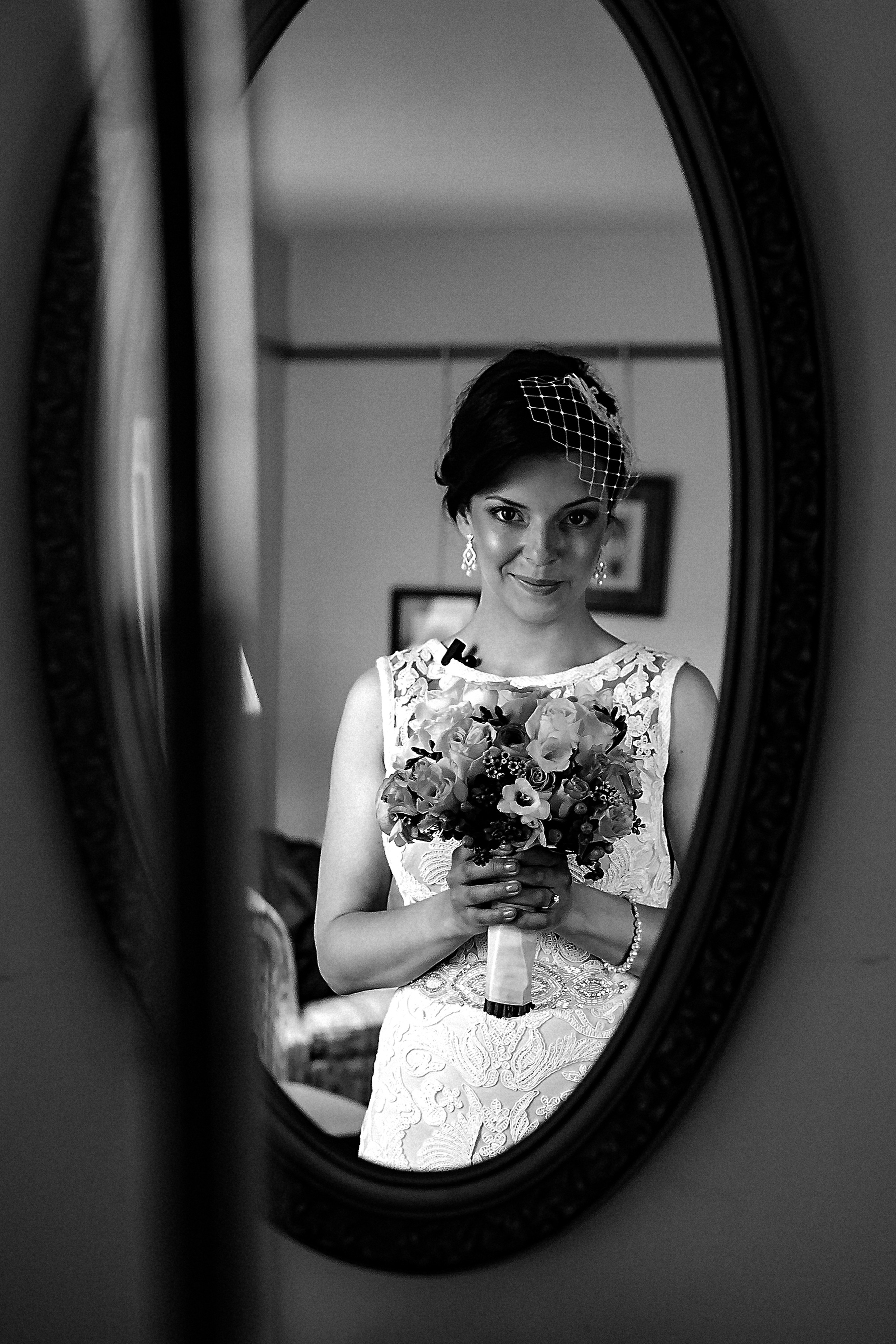 Фотограф в Ирландии Дублин свадьба утро фотки лучший топ свадебный красивая невеста зеркало приготовление утро букет