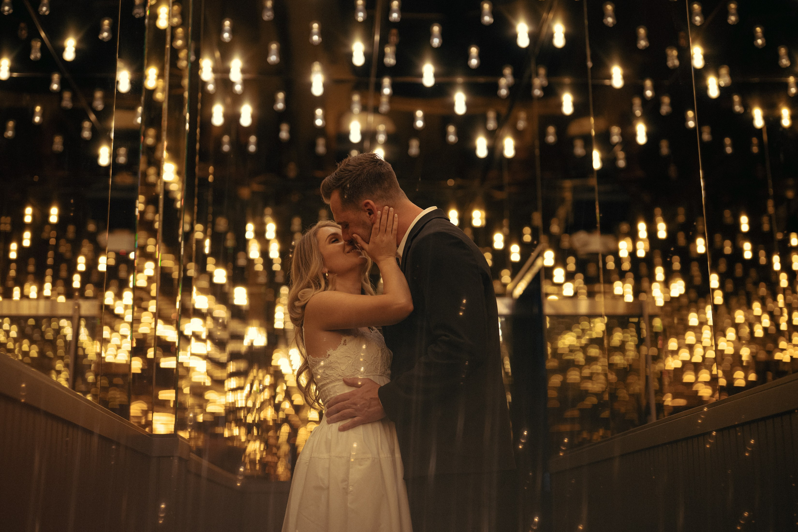 Isabela&Sean. Wedding & elopement photographer Viktoriya Kravtsov. Las Vegas