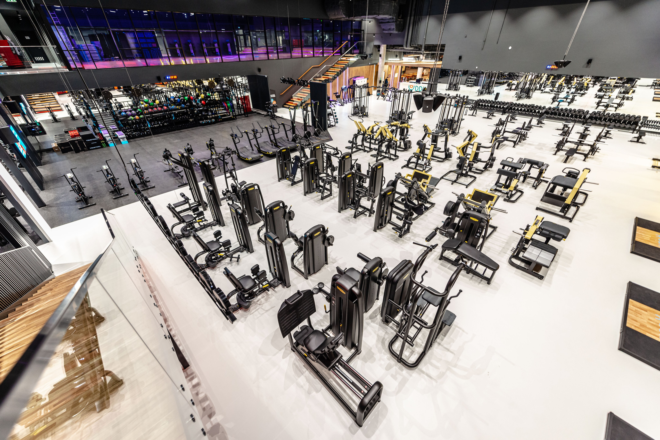 DDX Fitness в ТЦ Место встречи Янтарь. ФОТОГРАФ МЕКСИКА КИНТАНА-РОО