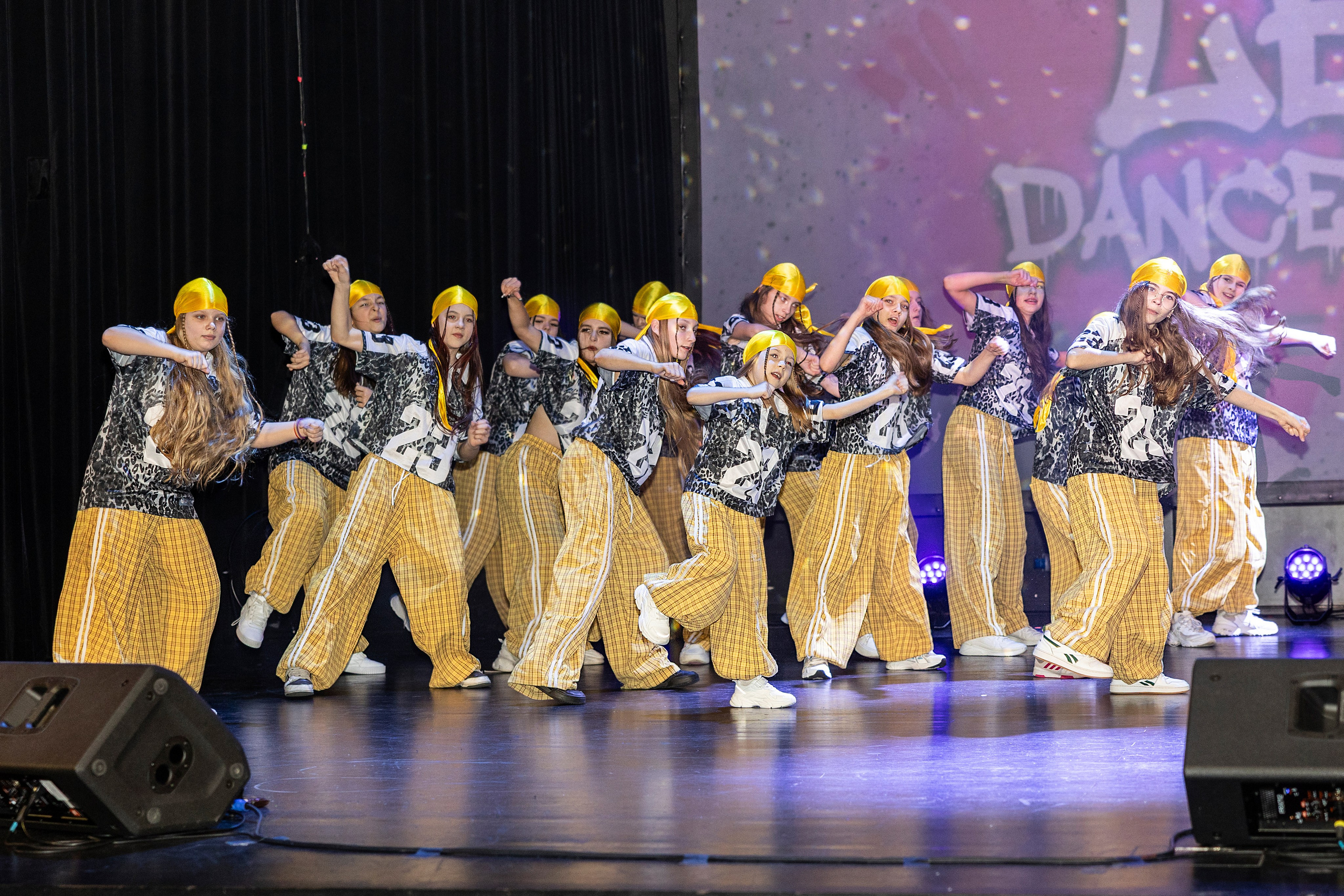 LEO DANCE SHOW WINTER 2025. Семейный и детский фотограф в Варшаве Мила Бобровская