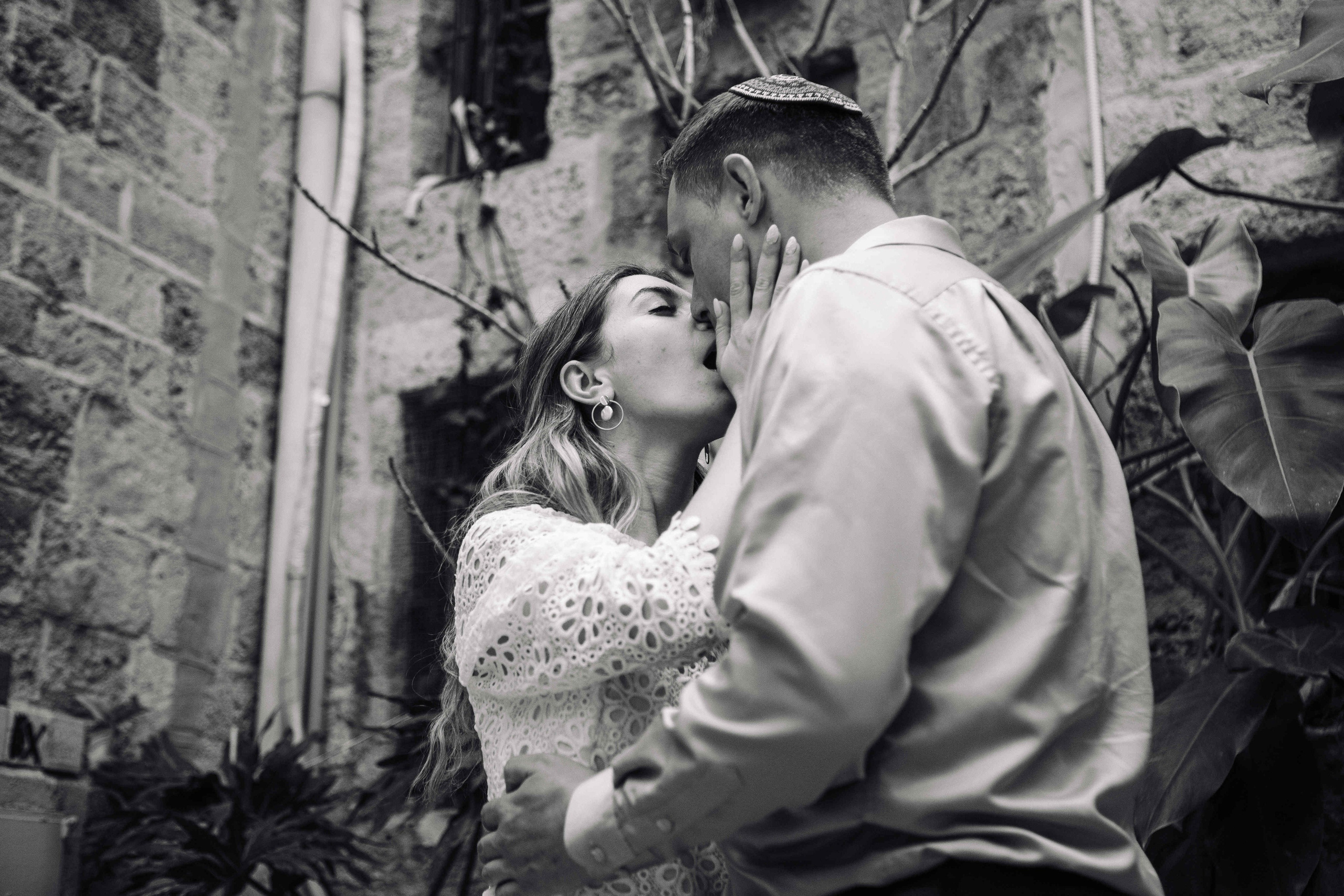 LOVERS IN JAFFO. PHOTOGRAPHER IN ISRAEL
