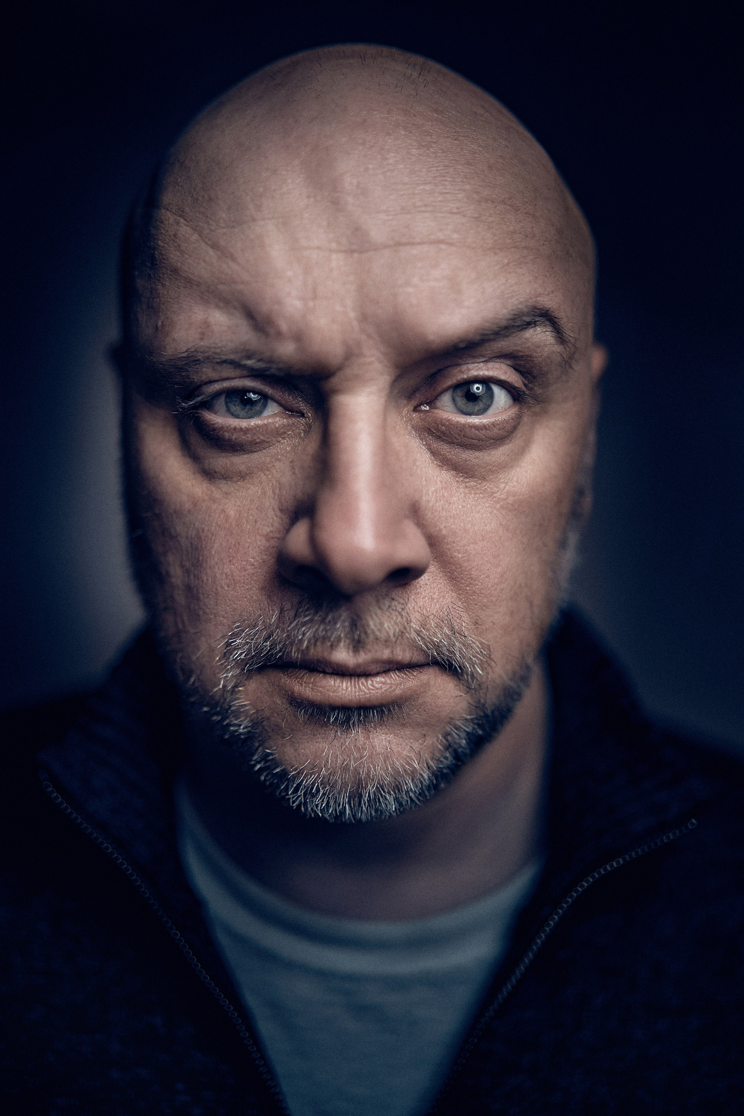 Portret Malarza - Simeon Genew - Portrety w studio - Fotograf i wideograf Andriej Szypiłow