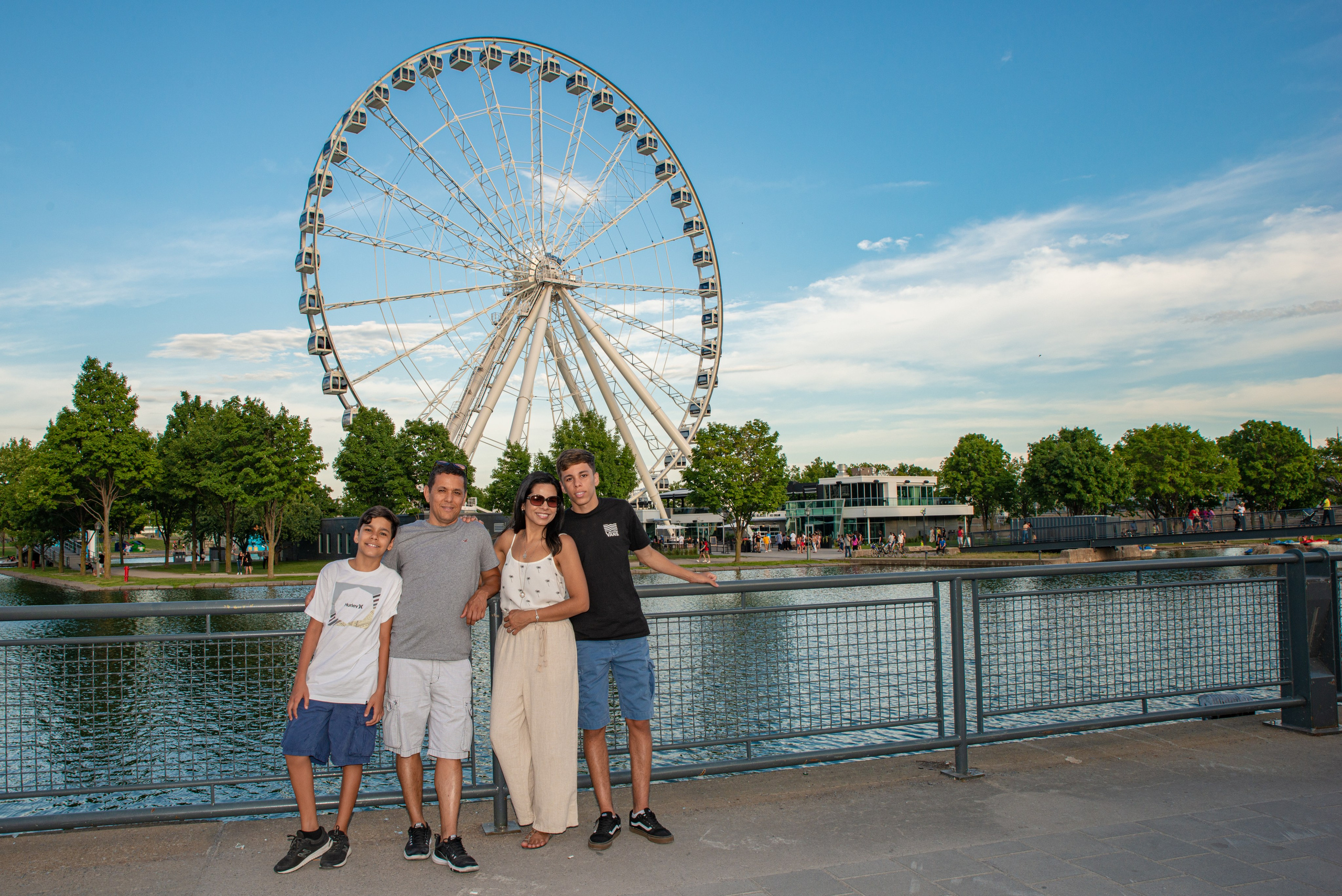 Andressa’s Family (Montreal QC). Carlos Lima Photography — Photographer in Calgary
