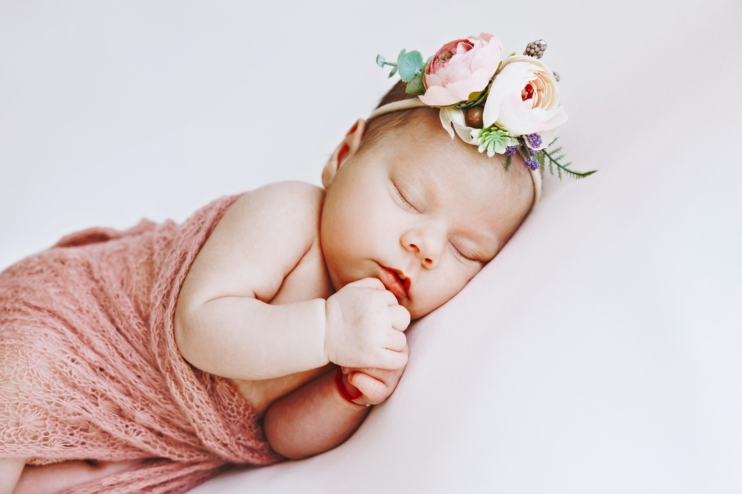 Фотосесия за новородени в студио. Фотограф Ирина Йотова