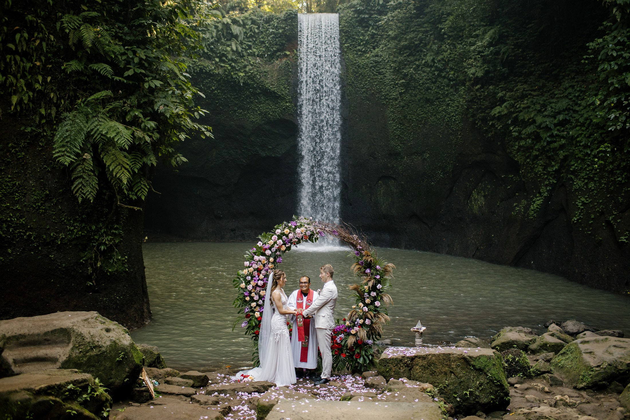 Waterfall wedding. Get.it.feel — Aesthetic Photography and Videography