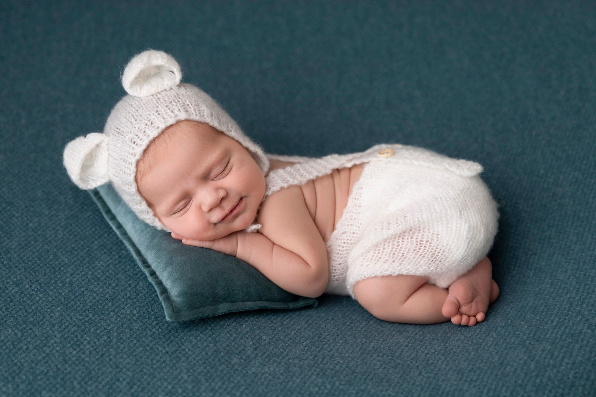 Newborn photos. Newborn photographer in Tampa Bay Area, FL