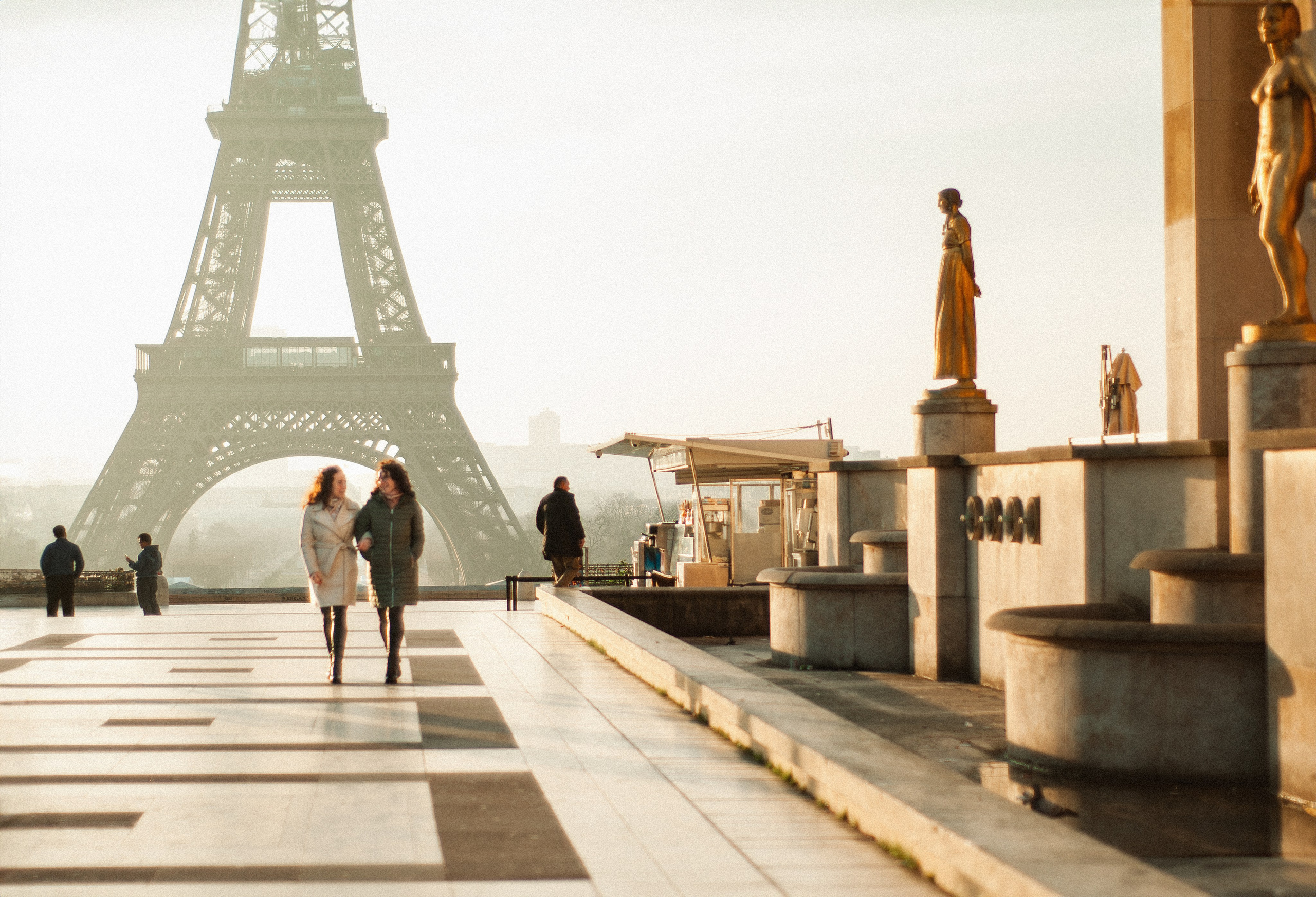 Фотосессия с подругой в Париже. Фотограф в Париже Полина Осипова