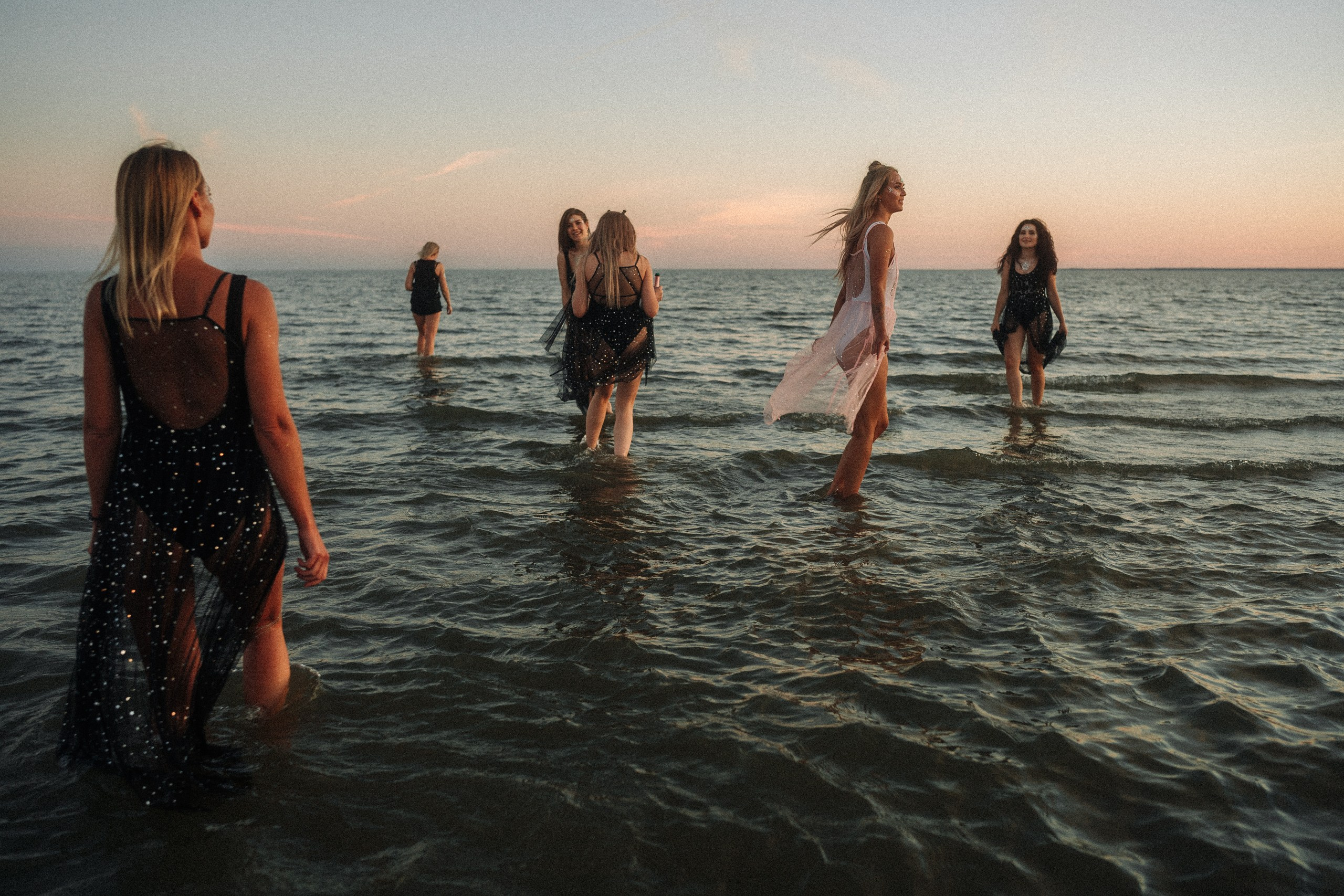 Coachella-themed Bachelorette Party. Couple and Family Photographer in Tallinn, Sasha Kaloshin