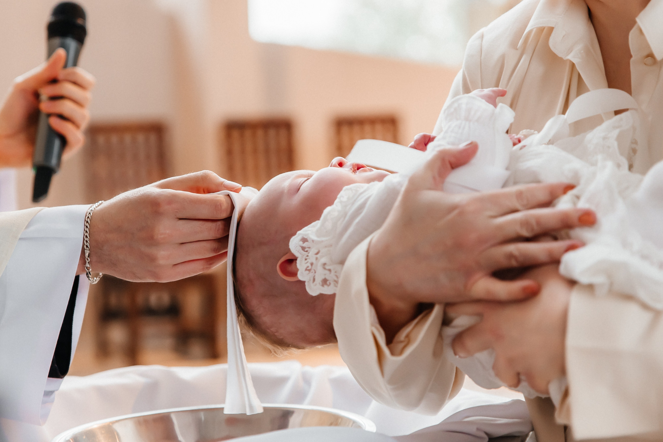 Chrzest Maja. Eugene Save – Fotograf Ślubny i Rodzinny | Warszawa i Cała Polska