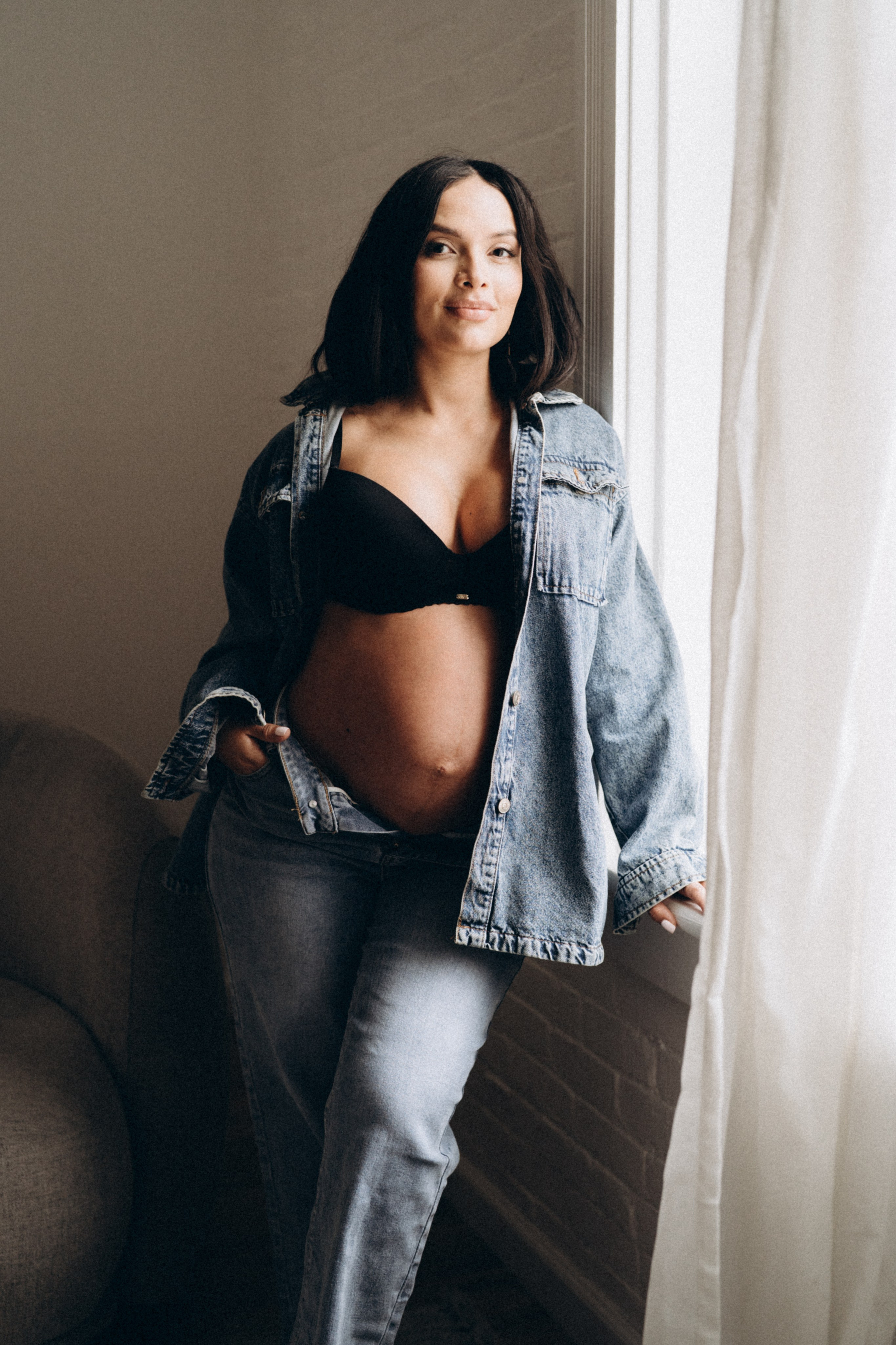 Gessyca. Modern maternity photographer in Long Island New York