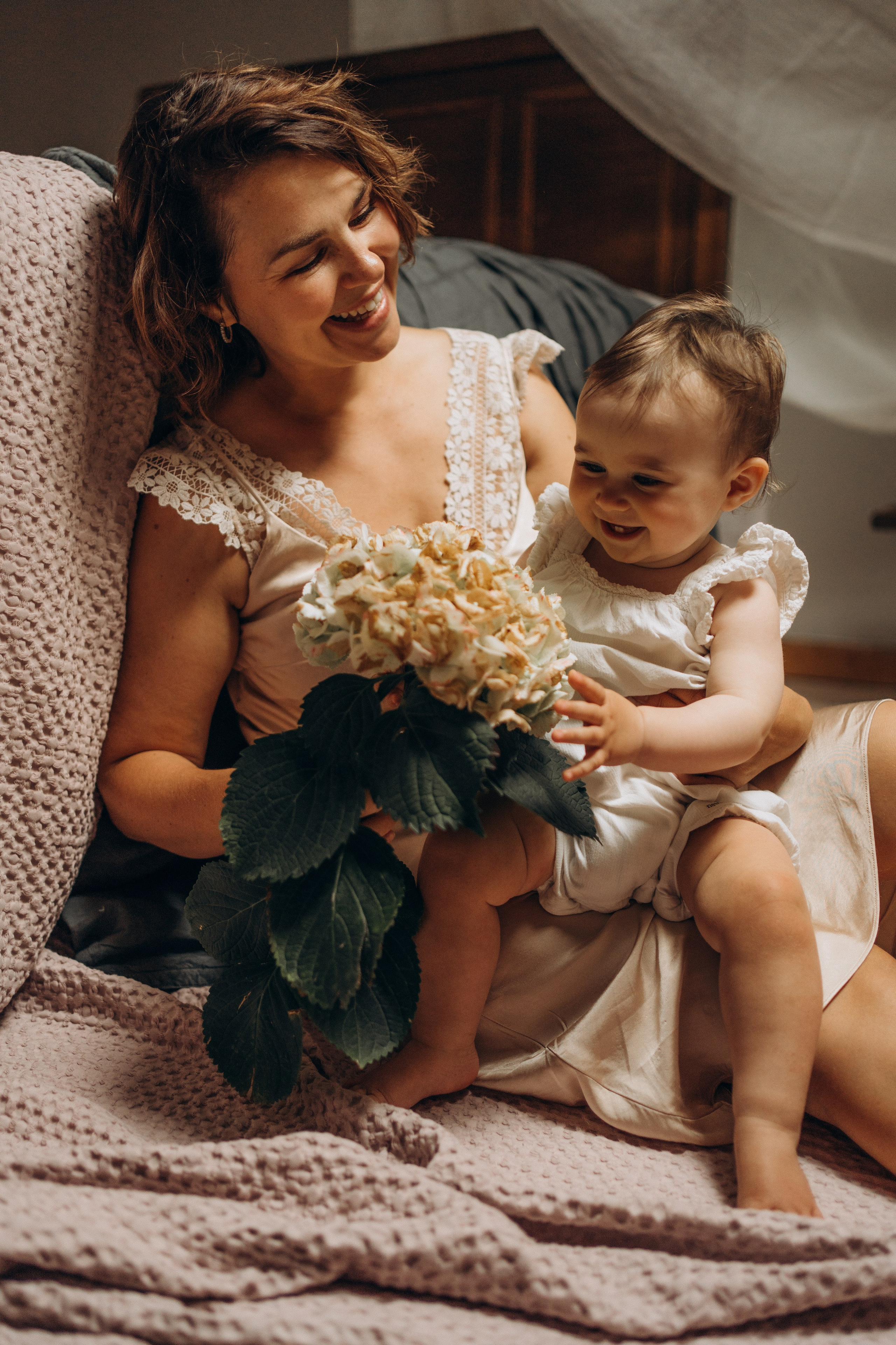 Julia & Grace. Family photographer in Helsinki, Victoria Guadagno