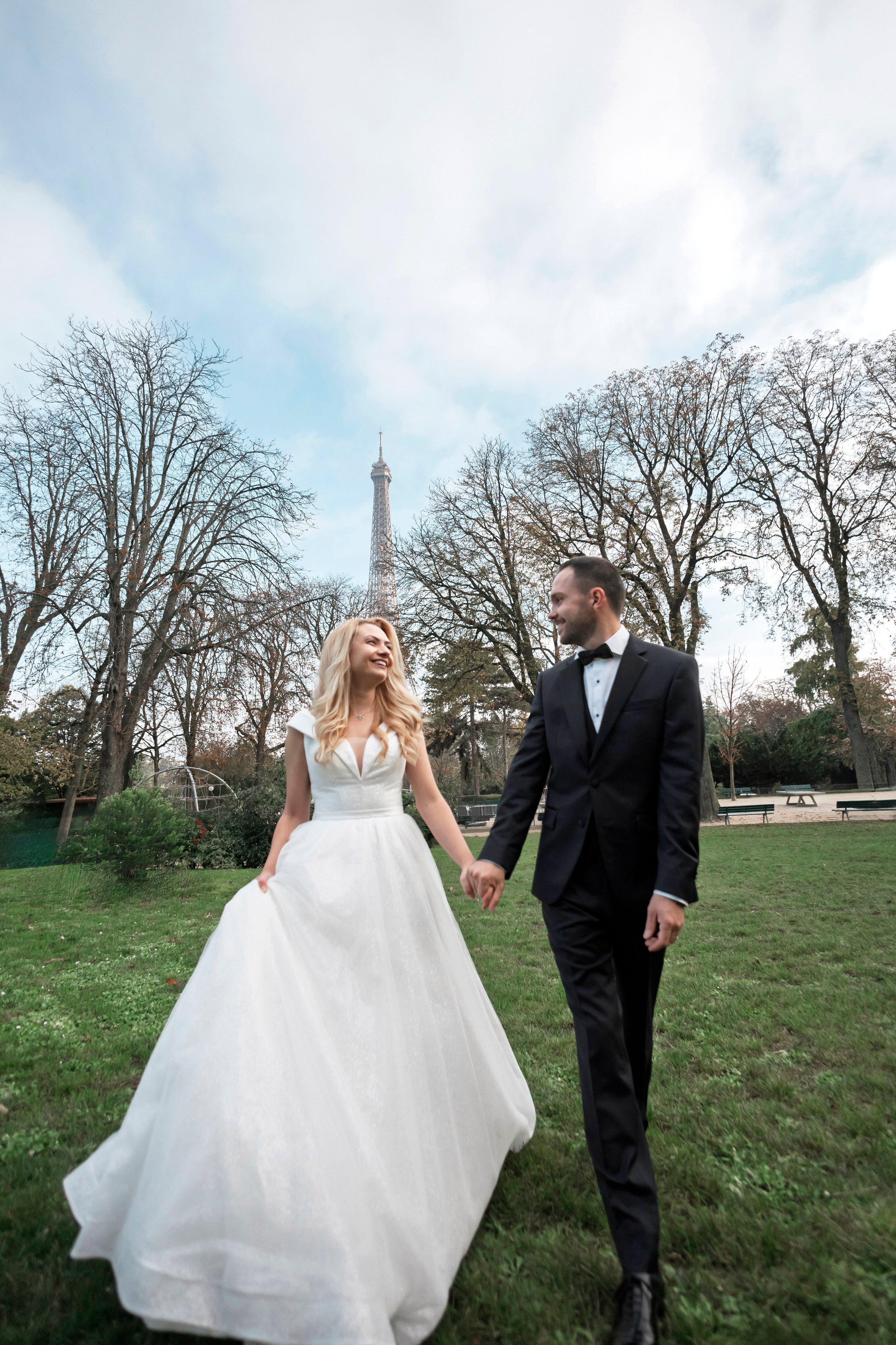 Eiffel Tower / Trifan & Raluca. Wedding, event and family photographer in Paris, Emilian Olaru