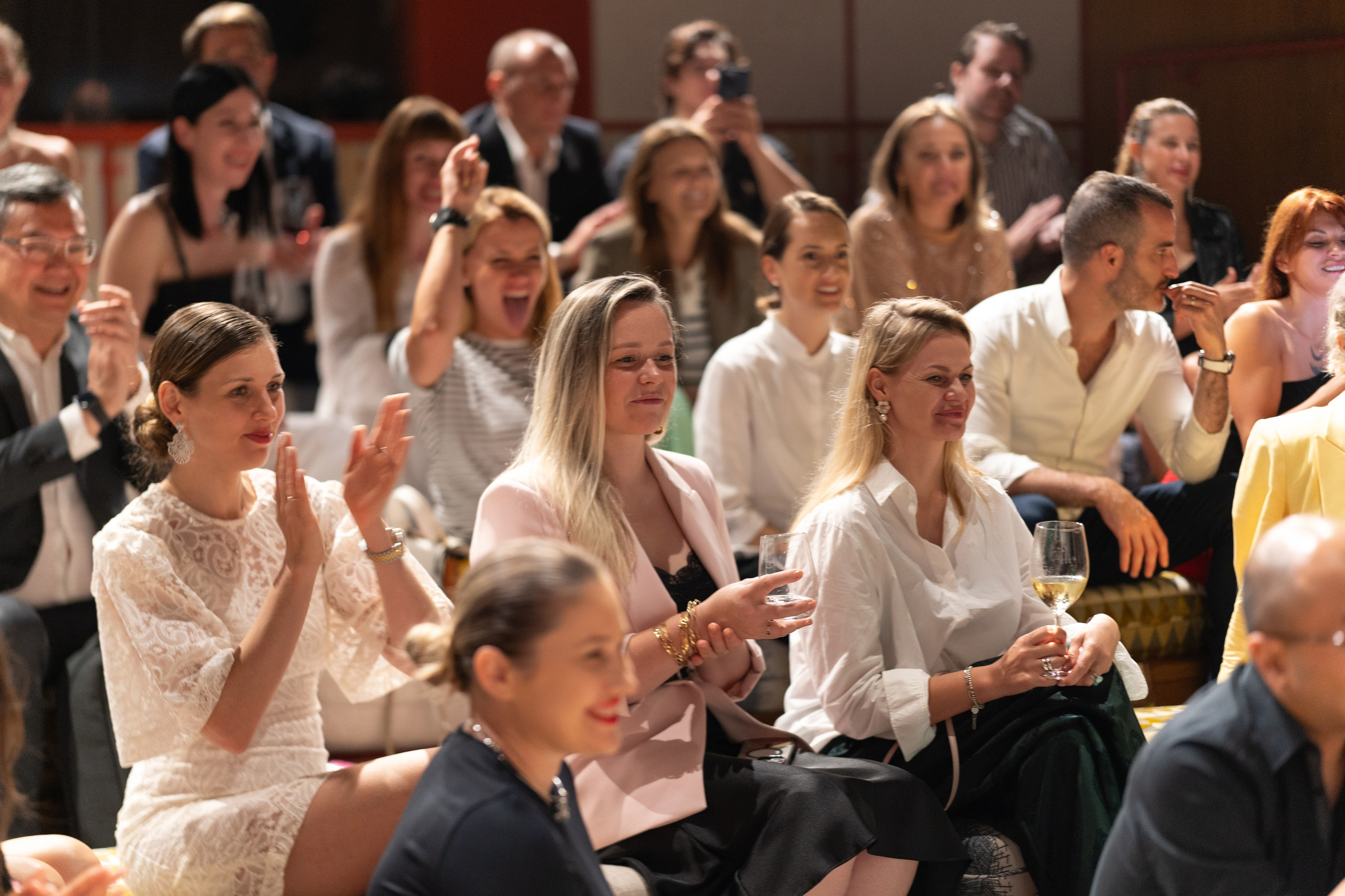 KRISP. PRODUCTION MOVIE PREMIER. ФОТОГРАФ В ГОНКОНГЕ (СВАДЬБЫ, FASHION, СЕМЕЙНЫЕ, МЕРОПРИЯТИЯ, ФОТОПРОГУЛКИ)