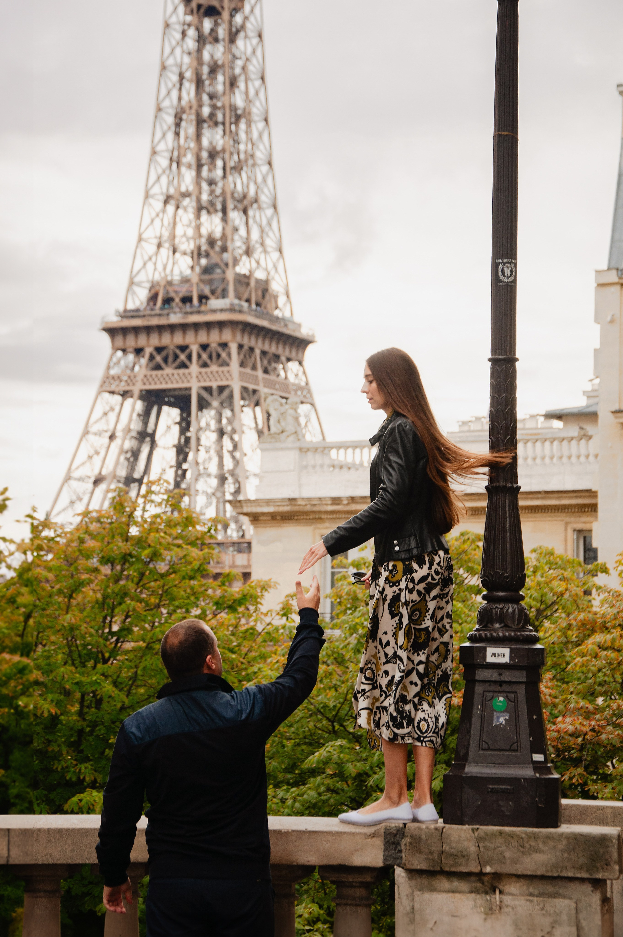 Семейная фотосессия у Эйфелевой башни. Фотограф в Париже Полина Осипова