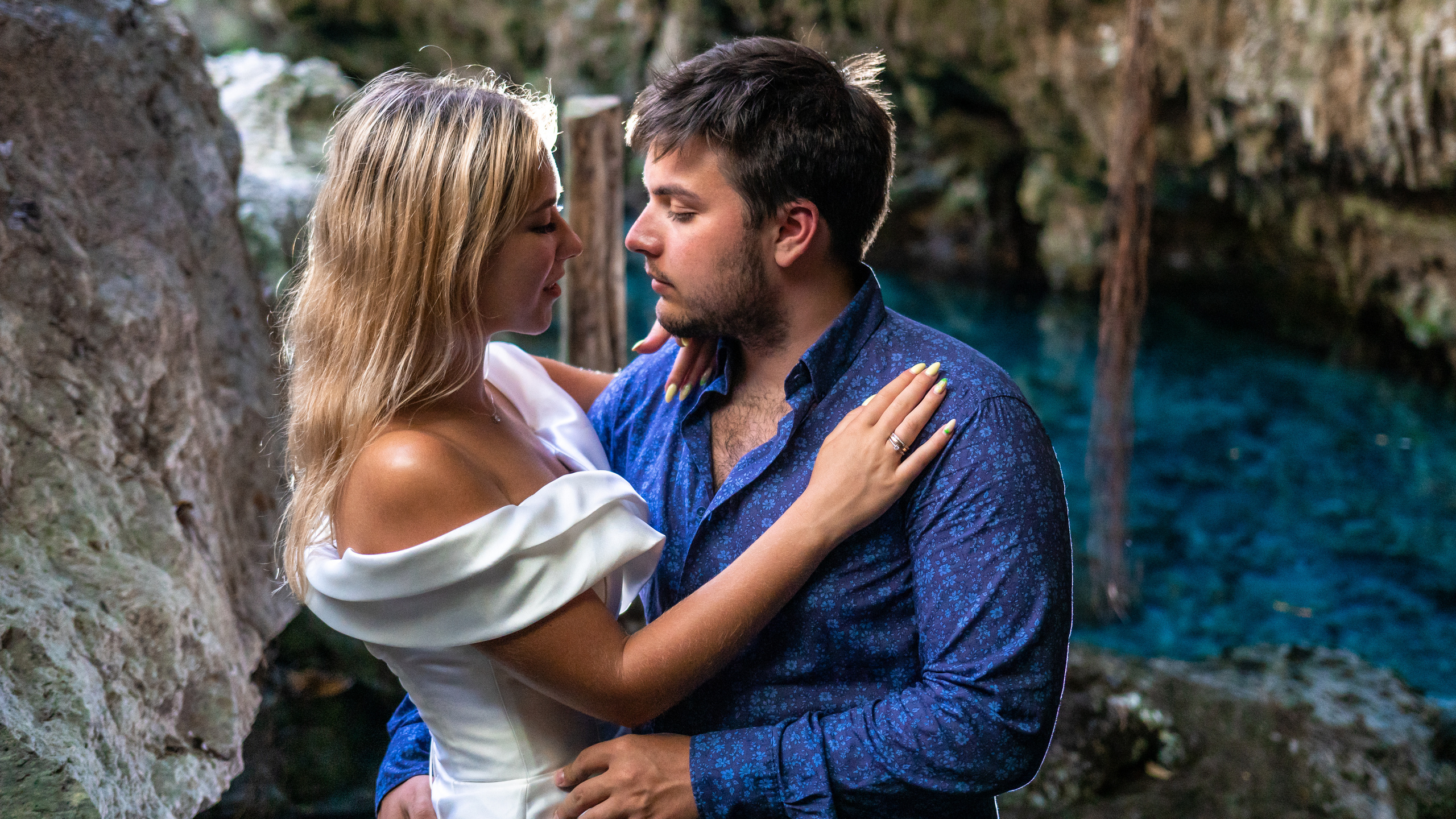 Magical wedding photos for free-spirited couples in cenote
