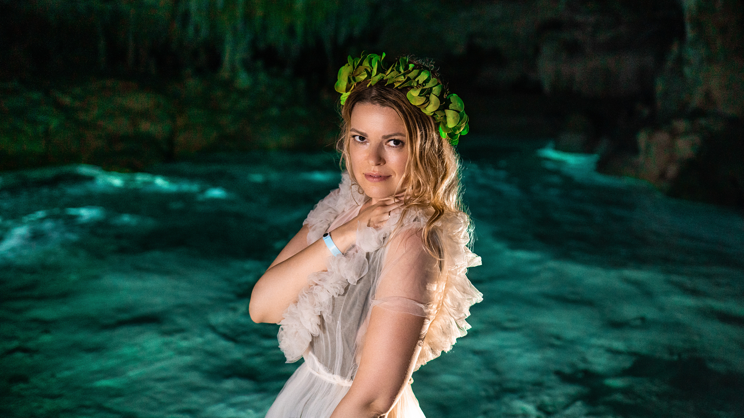 Top-tier artistic portrait for women in exotic cenote