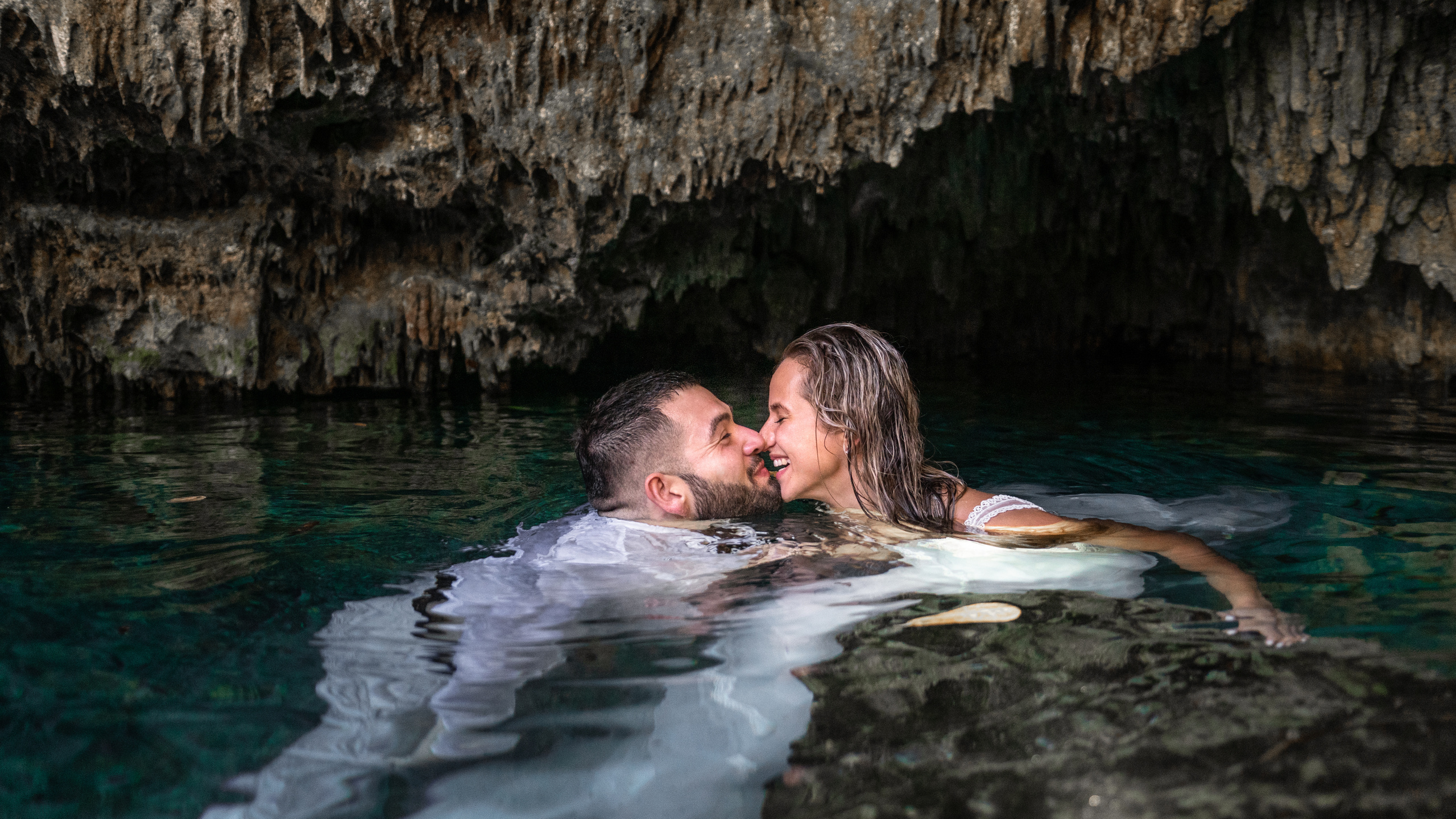 Romantic destination wedding session in the jungle