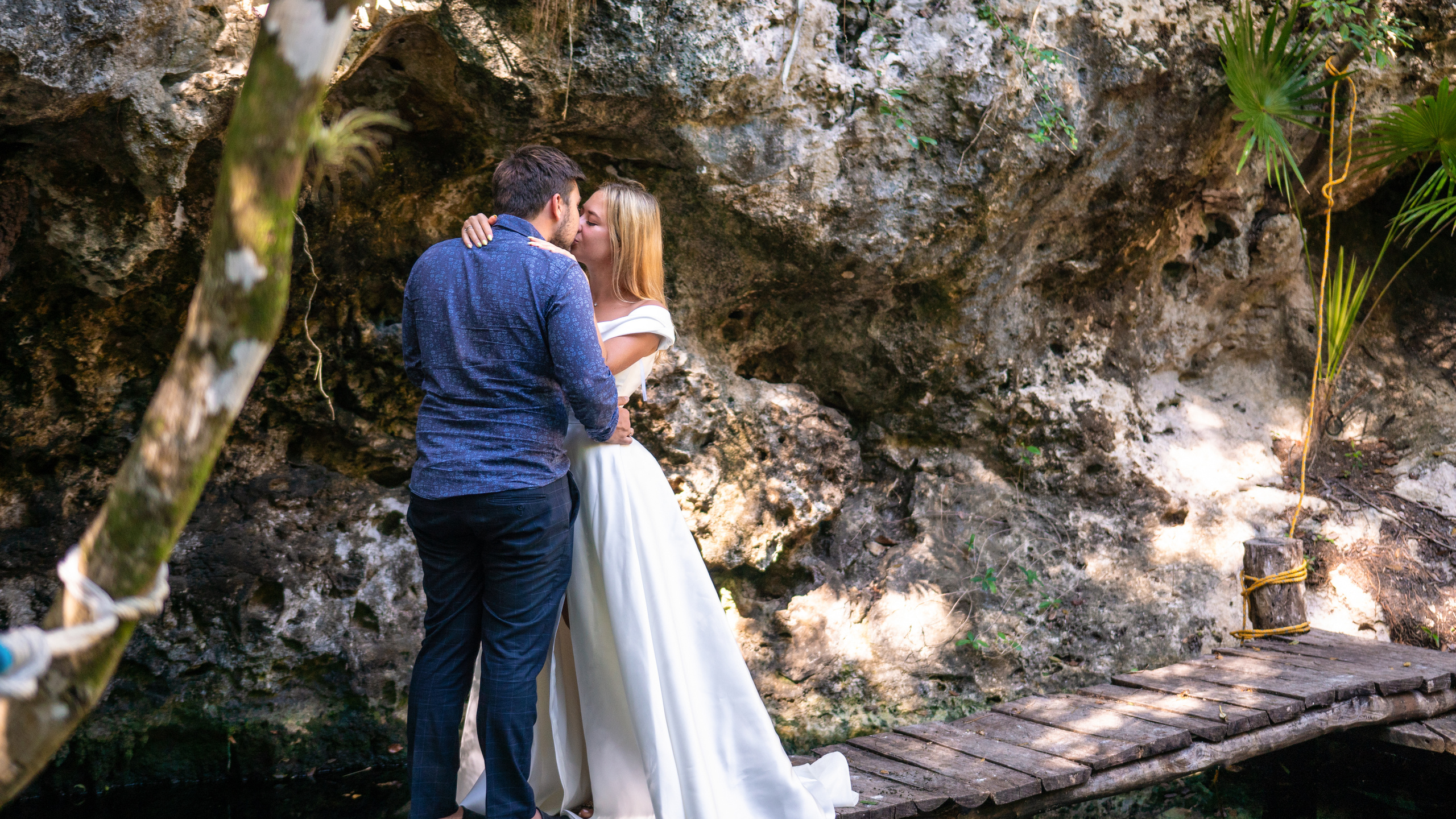 Natural cenote as a unique wedding photoshoot backdrop