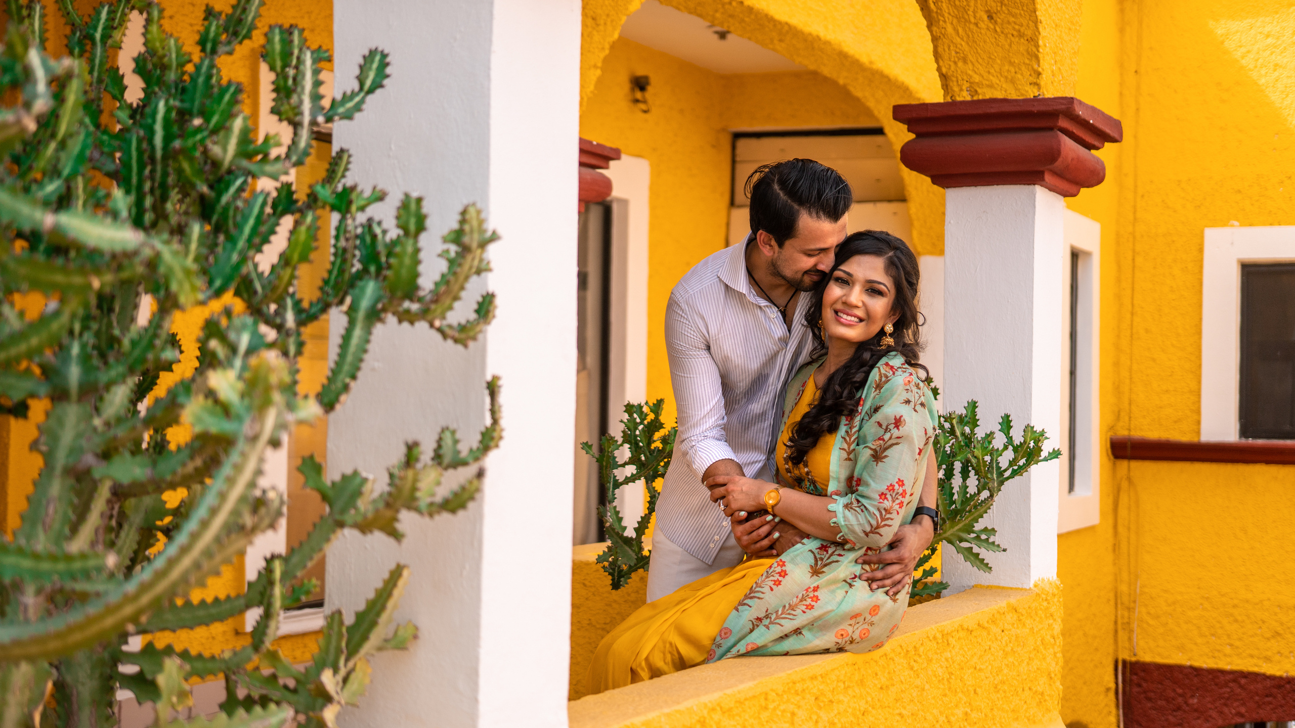 Authentic romantic photography session in Cancún’s downtown area, perfect for couples visiting Mexico