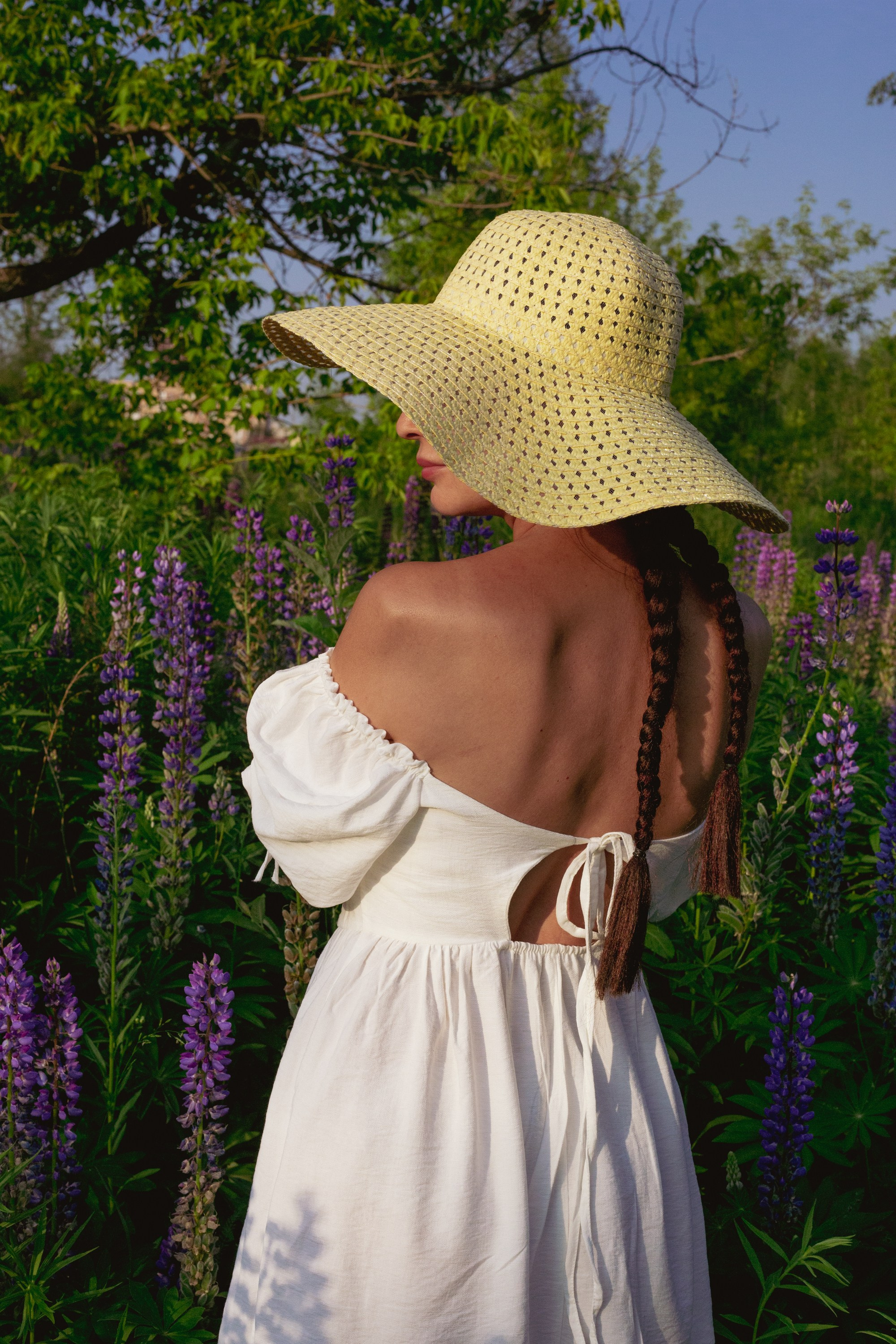 Summer flower photoshoot. Uliana Grigoreva | Photographer for people and business