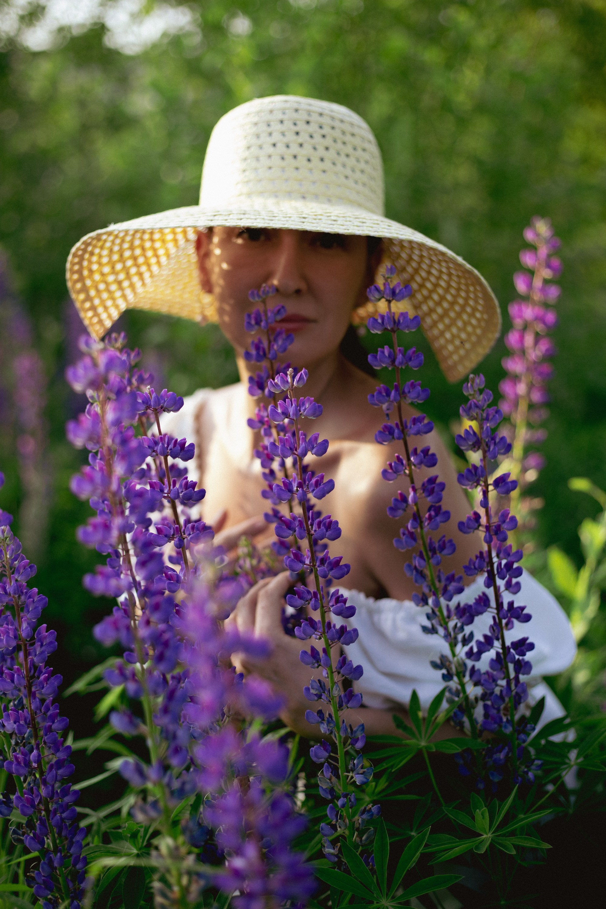 Summer flower photoshoot. Uliana Grigoreva | Photographer for people and business