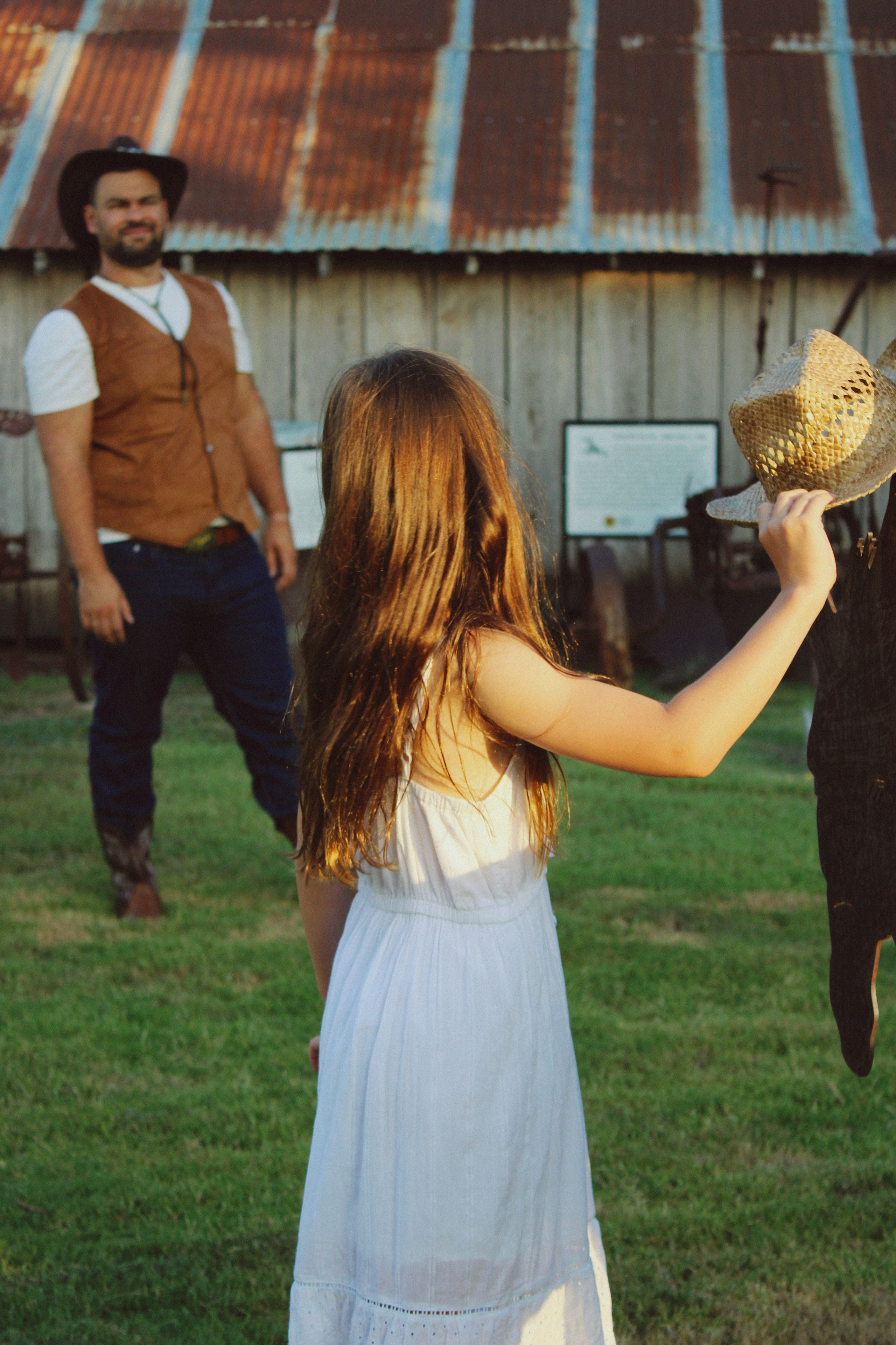 Texas Countryside Family Photoshoot in Cowboy Style. Lana Petrychenko — Portrait & Family Photographer. Valencia, Spain