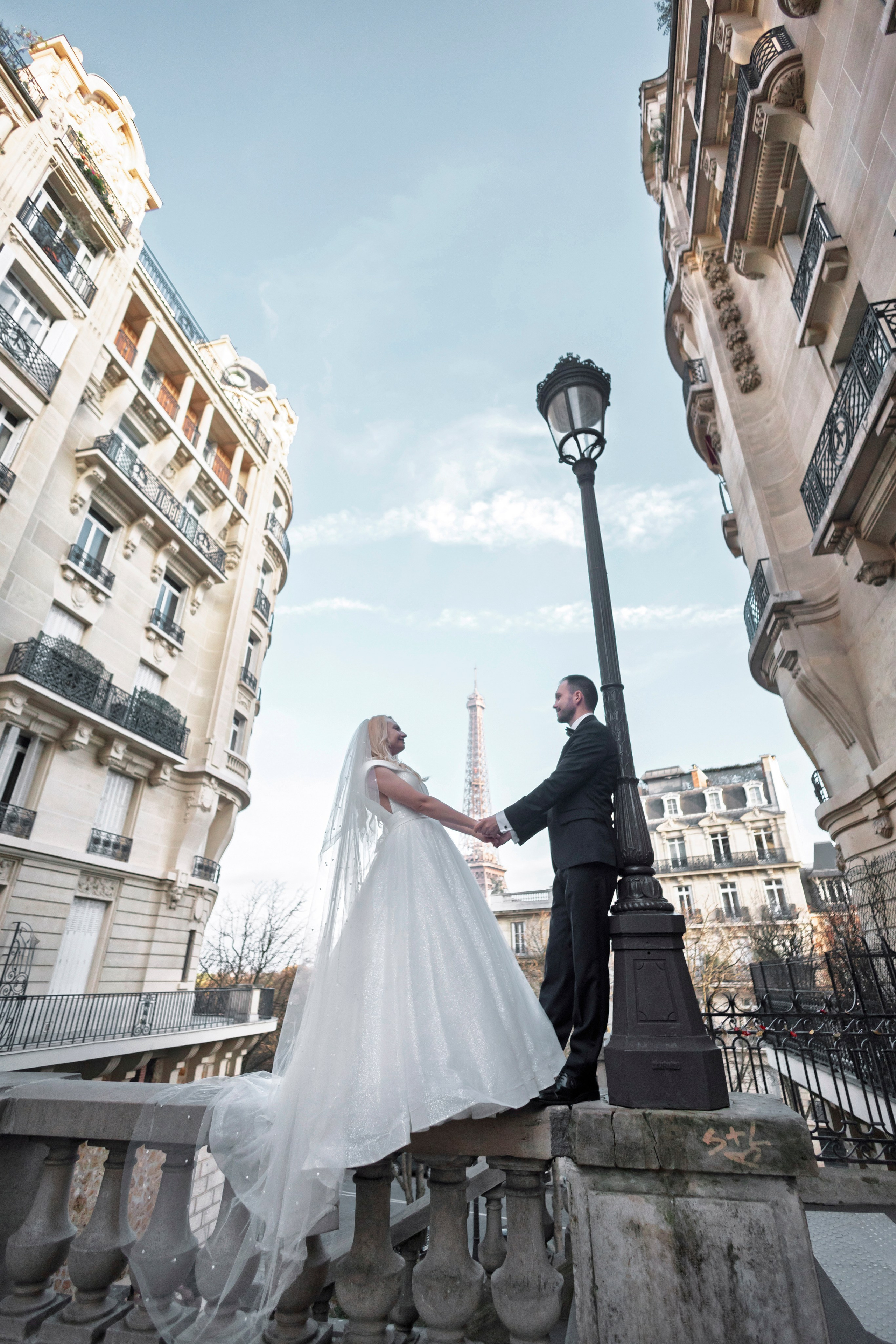 Eiffel Tower / Trifan & Raluca. Wedding, event and family photographer in Paris, Emilian Olaru