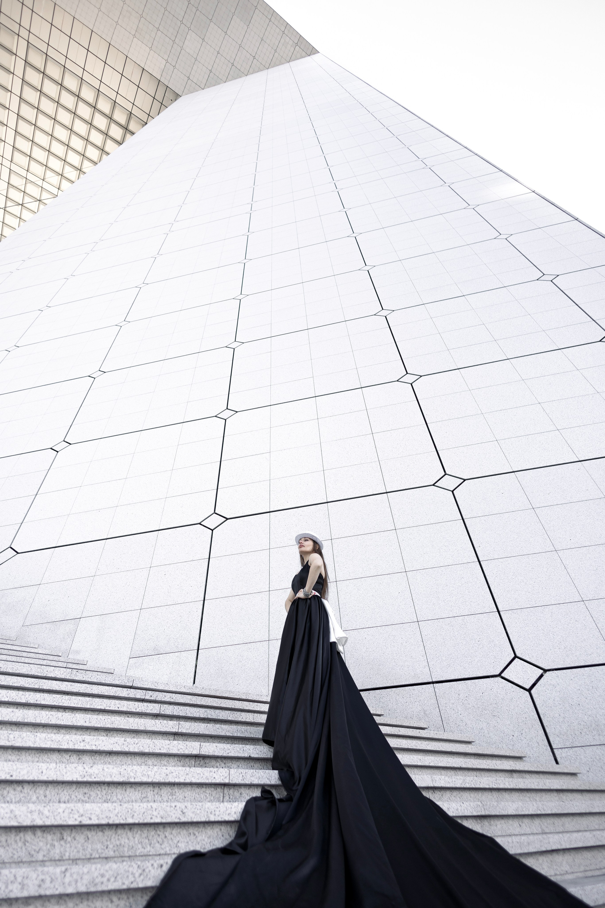 Shooting La Defence cu Lenuta. Wedding, event and family photographer in Paris, Emilian Olaru