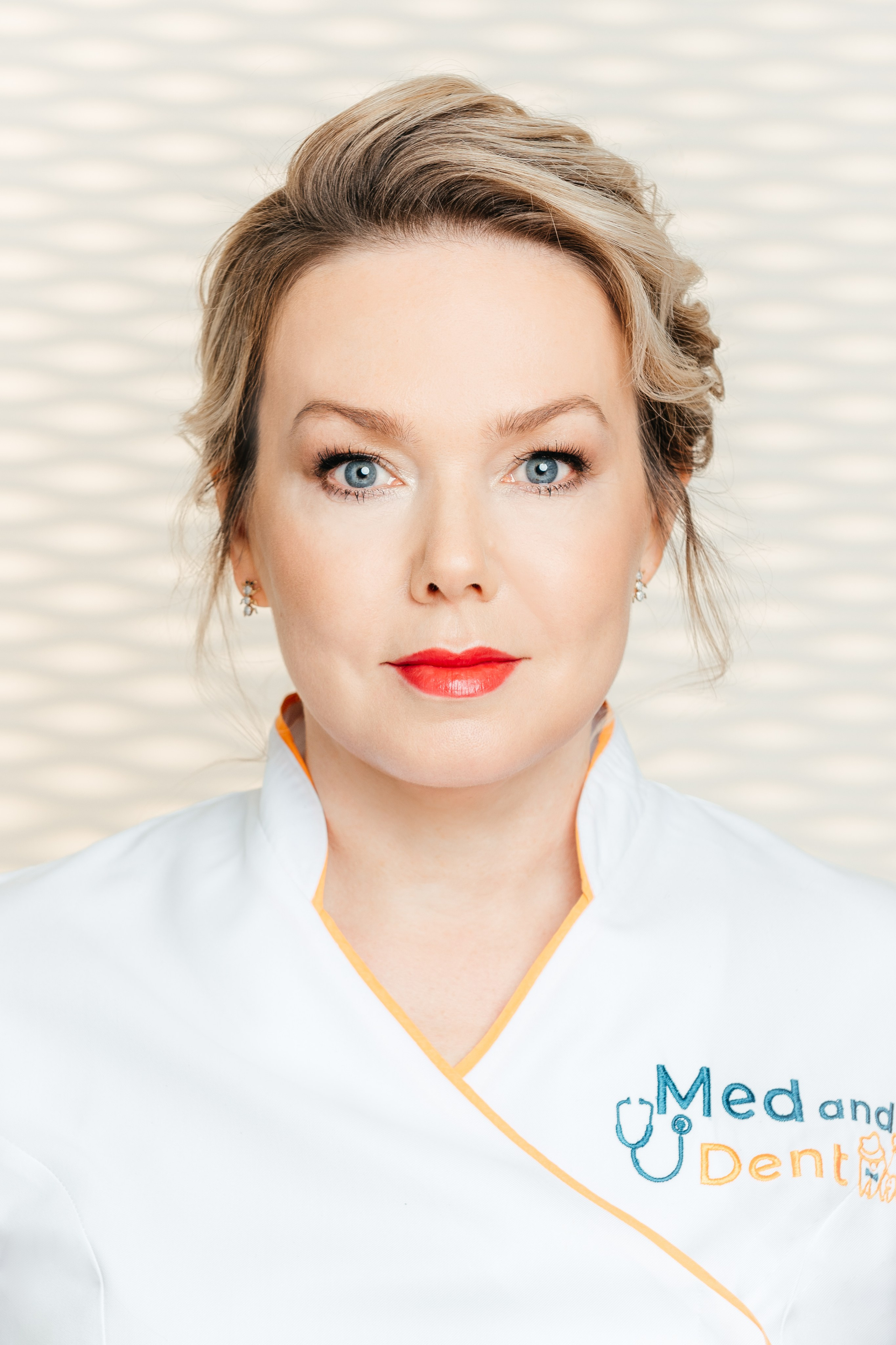 PEOPLE. Hallo! Ich bin Elena und arbeite als Immobilienfotografin