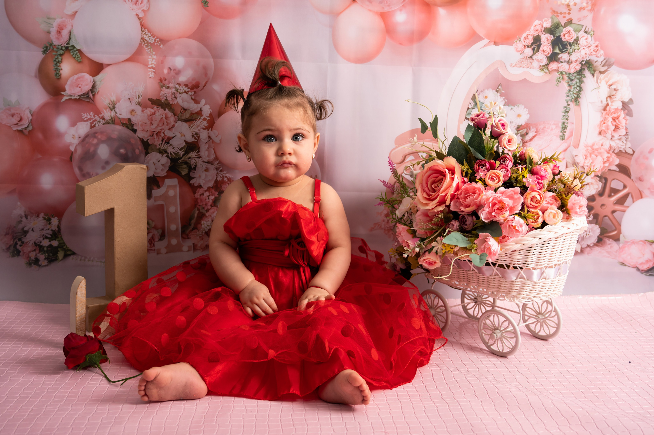 Smash the cake. Lucia Adam Family Photography