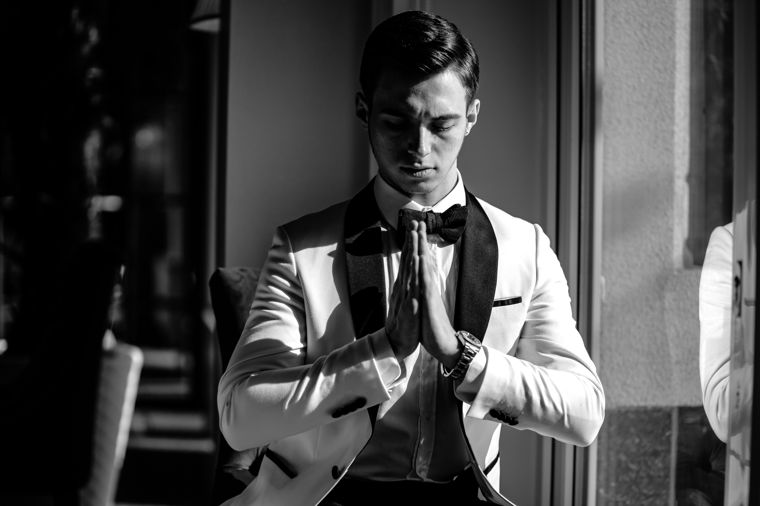 Der Bräutigam. Hochzeits- und Reportagefotograf für München, Regensburg, Deutschland RED LINE Media