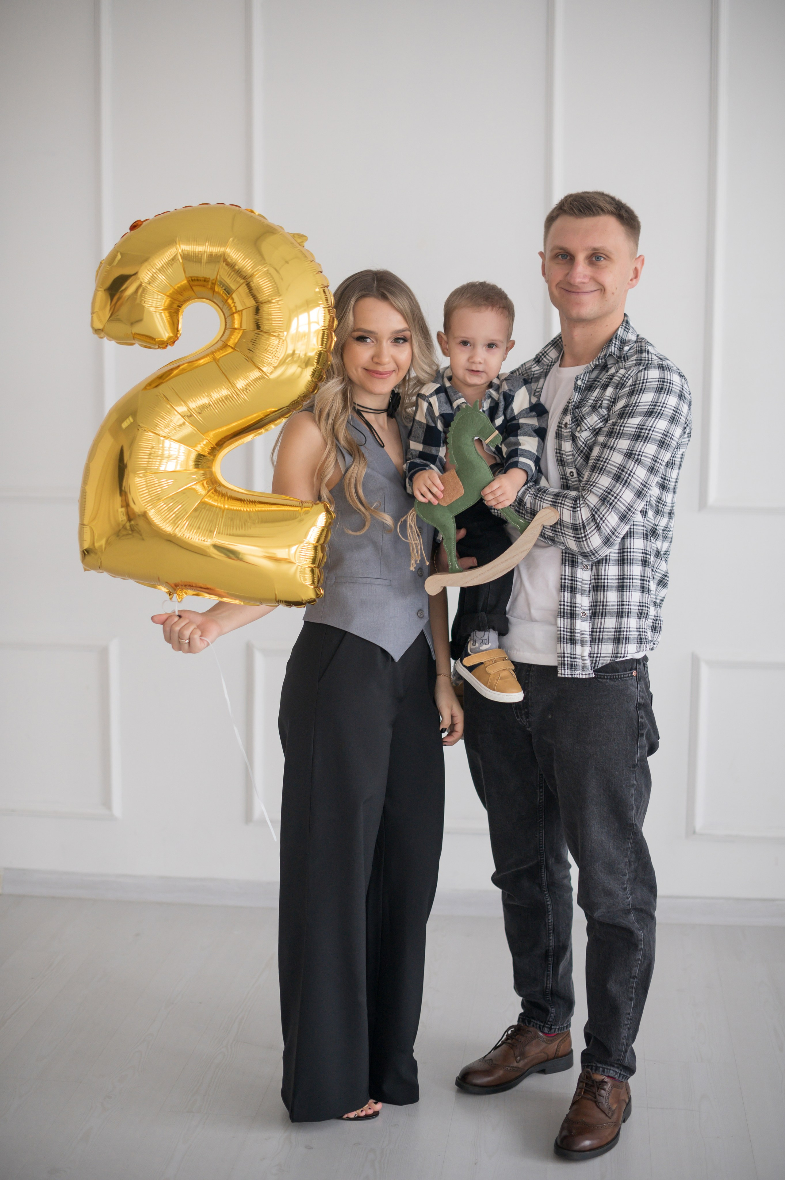 Семейная фотосессия в студии. Семейный и детский фотограф в Минске Надежда Савицкая