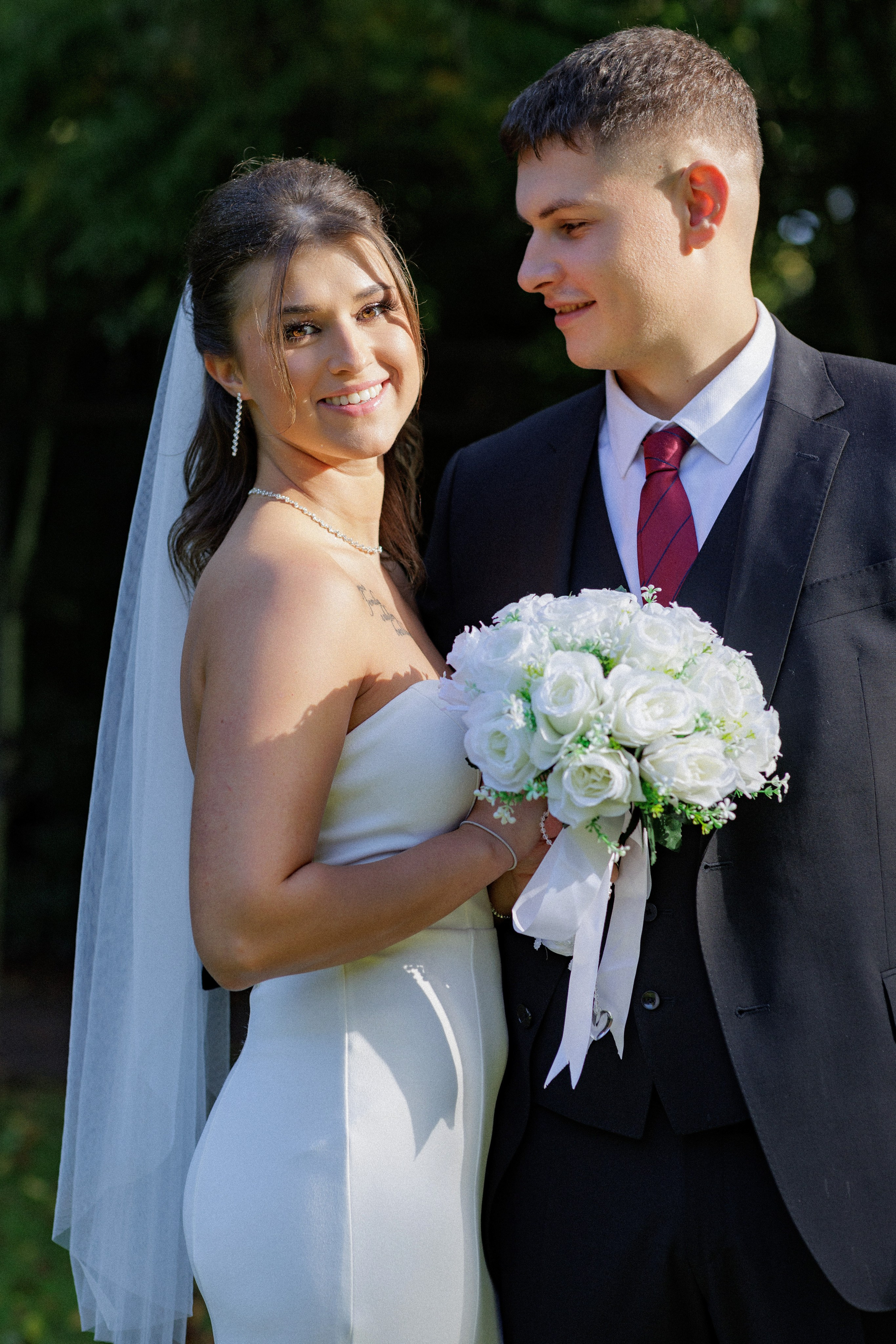 Hochzeitsfotografie im Schloss Arensburg: Ein Tag voller Liebe. Hochzeitsfotograf und Hochzeitsvideograf aus Hamburg | Roka21Film