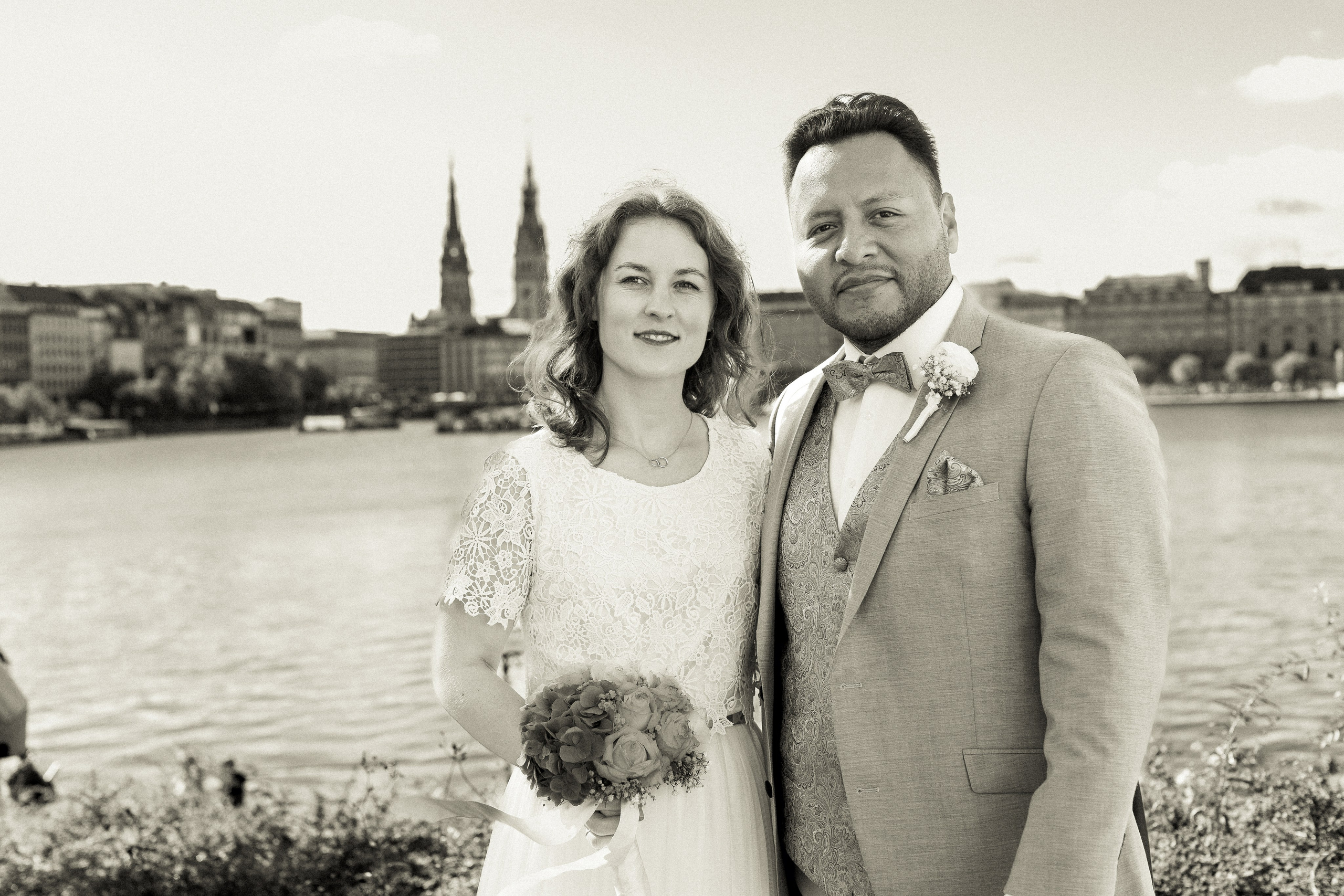 Traumhochzeit im Bobby Reich | Moderne Liebe am Hamburger Alsterufer. Hochzeitsfotograf und Hochzeitsvideograf aus Hamburg | Roka21Film