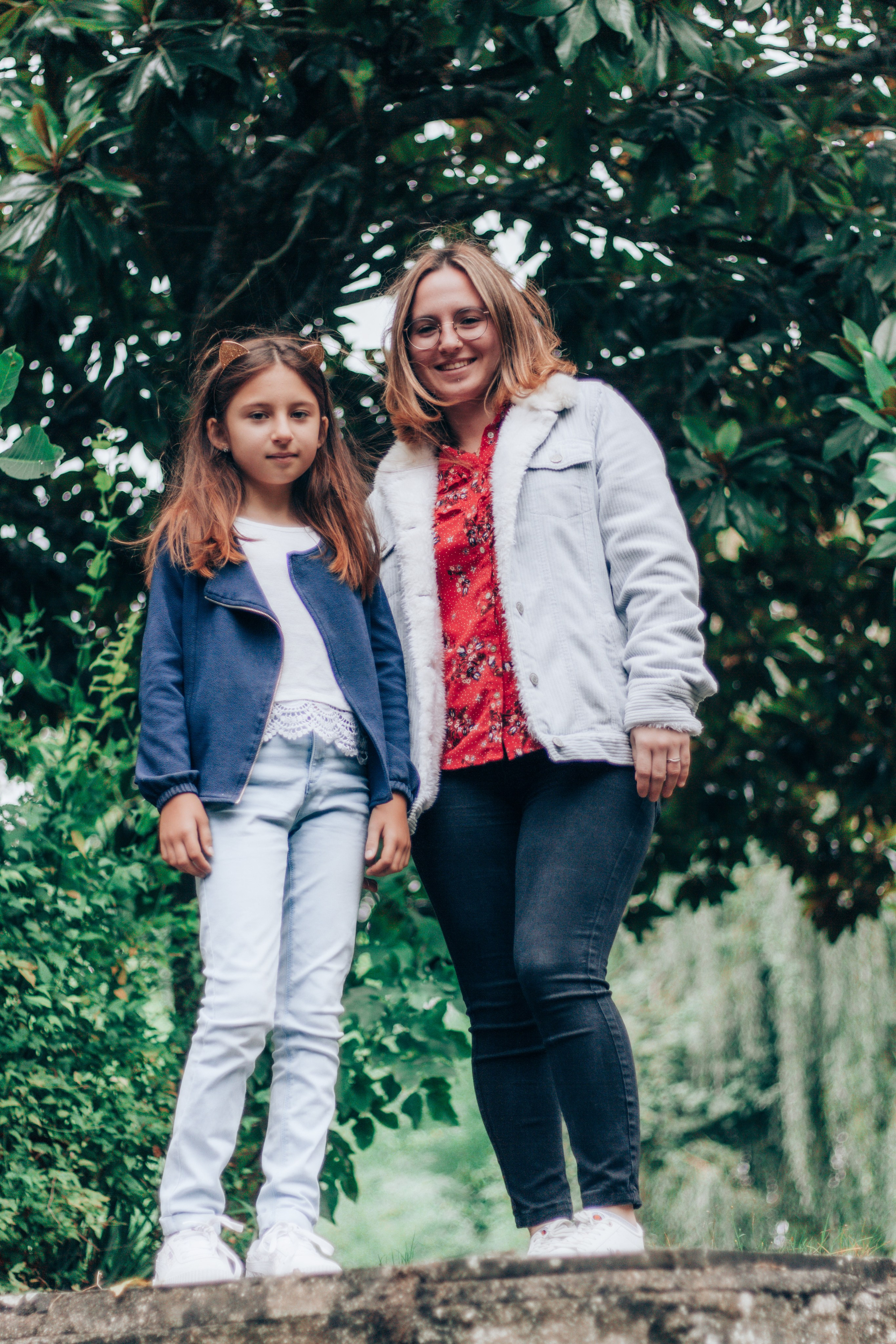 Johanna et sa petite soeur. Photographe professionnelle à Poitiers, Tours et Châtellerault | Studio photo entre Poitiers et Tours – portraits, familles, entreprises, ma