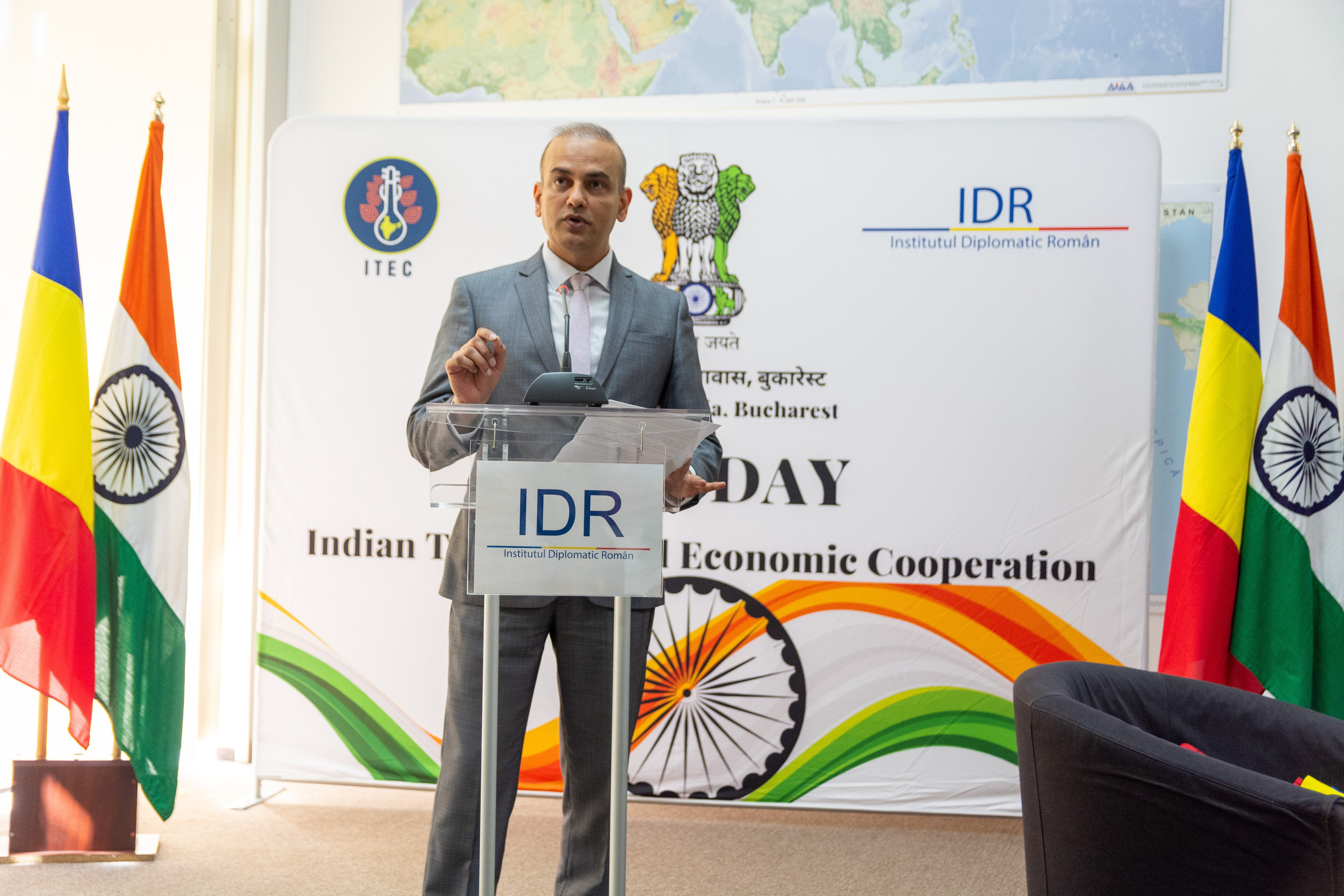 Fotograf corporate, sedinta foto business, pret fotograf corporate, Servicii Profesionale pentru Evenimente de Business, Portrete business, fotografii pentru evenimente organizate de companii, fotografie de produs, Poze business bucuresti, Fotografii profesionale bucuresti,Fotografii portret profesionale