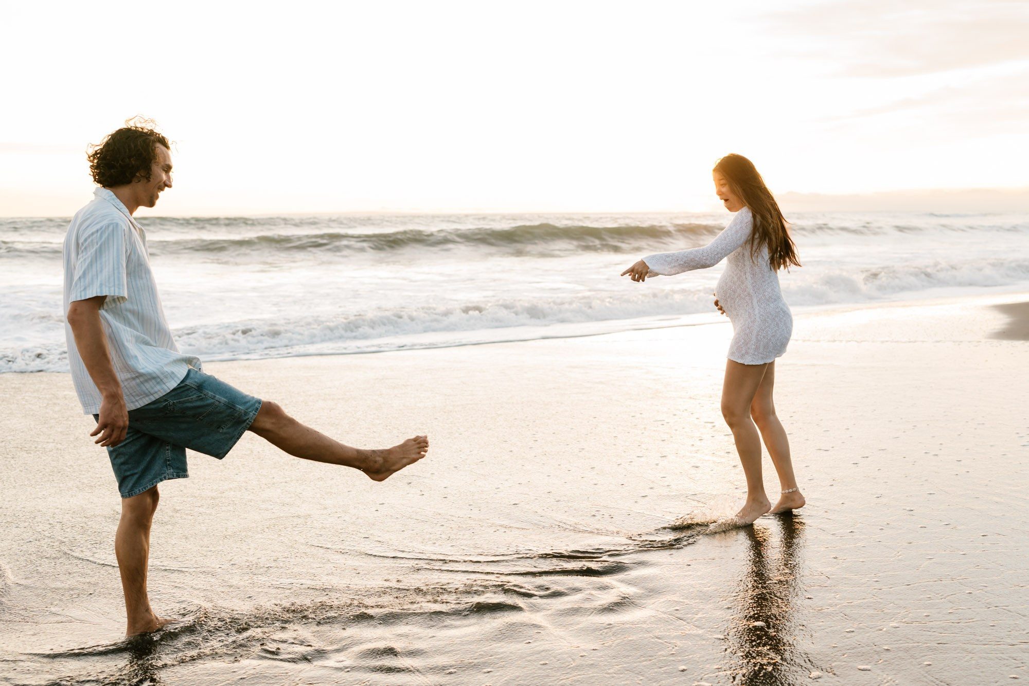 LARISSA & SJUUL MATERNITY. Female Photographer in Bali