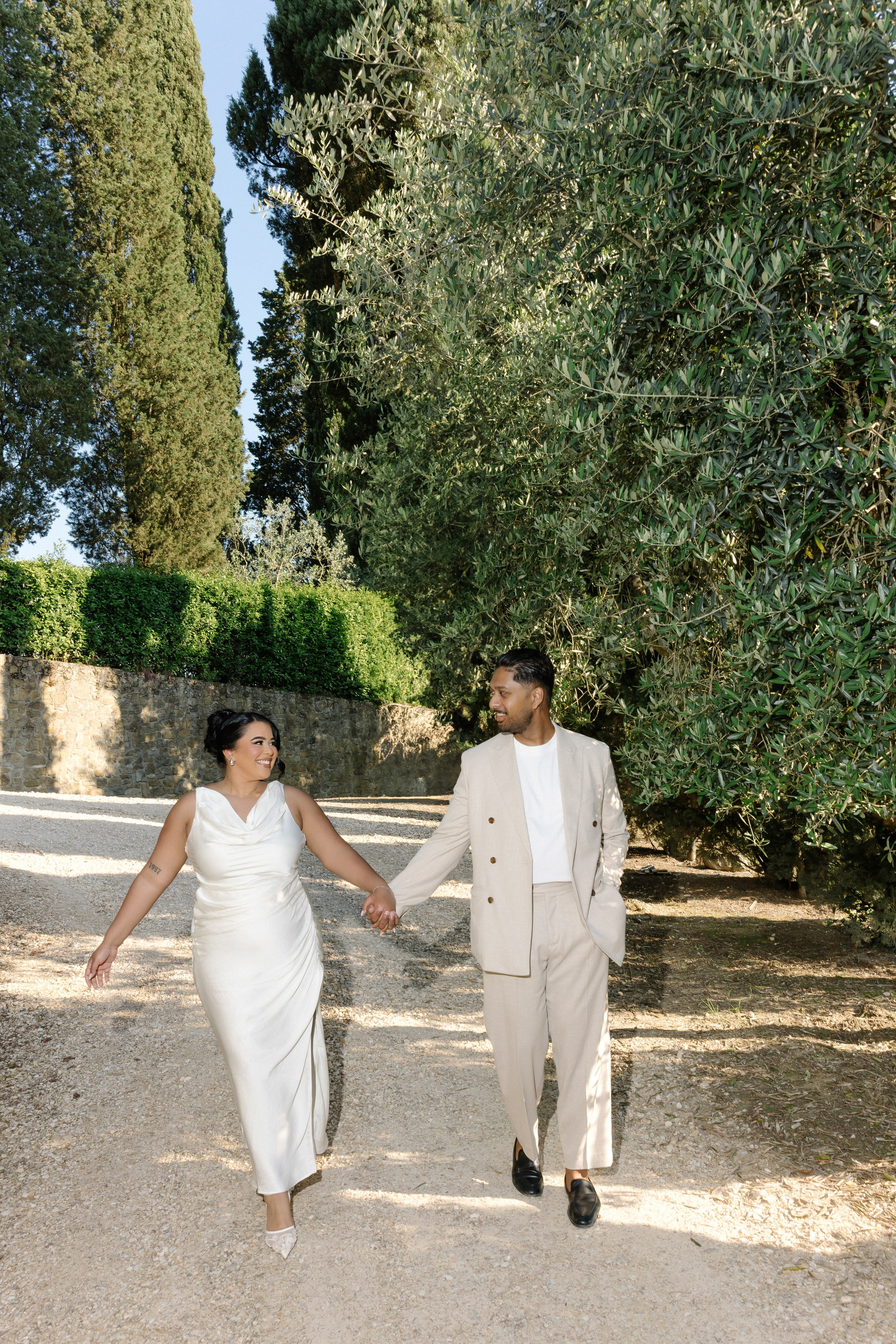 Pre-wedding in Tuscany. Wedding photographer Italy