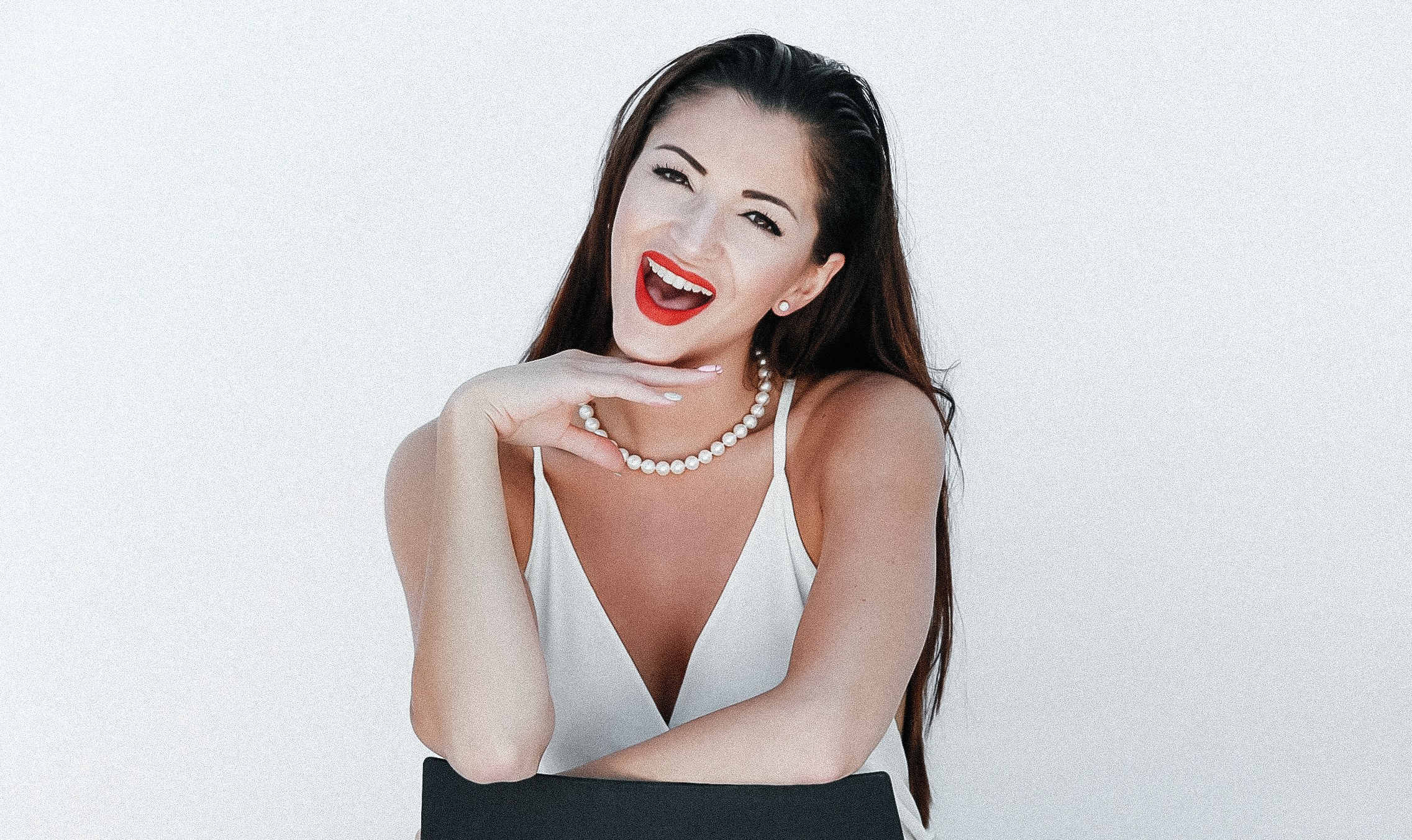 Magali. Portrait photographer in Europe. Aurora Balear in Balearic Islands, woman portrait photographer. Work in Spain