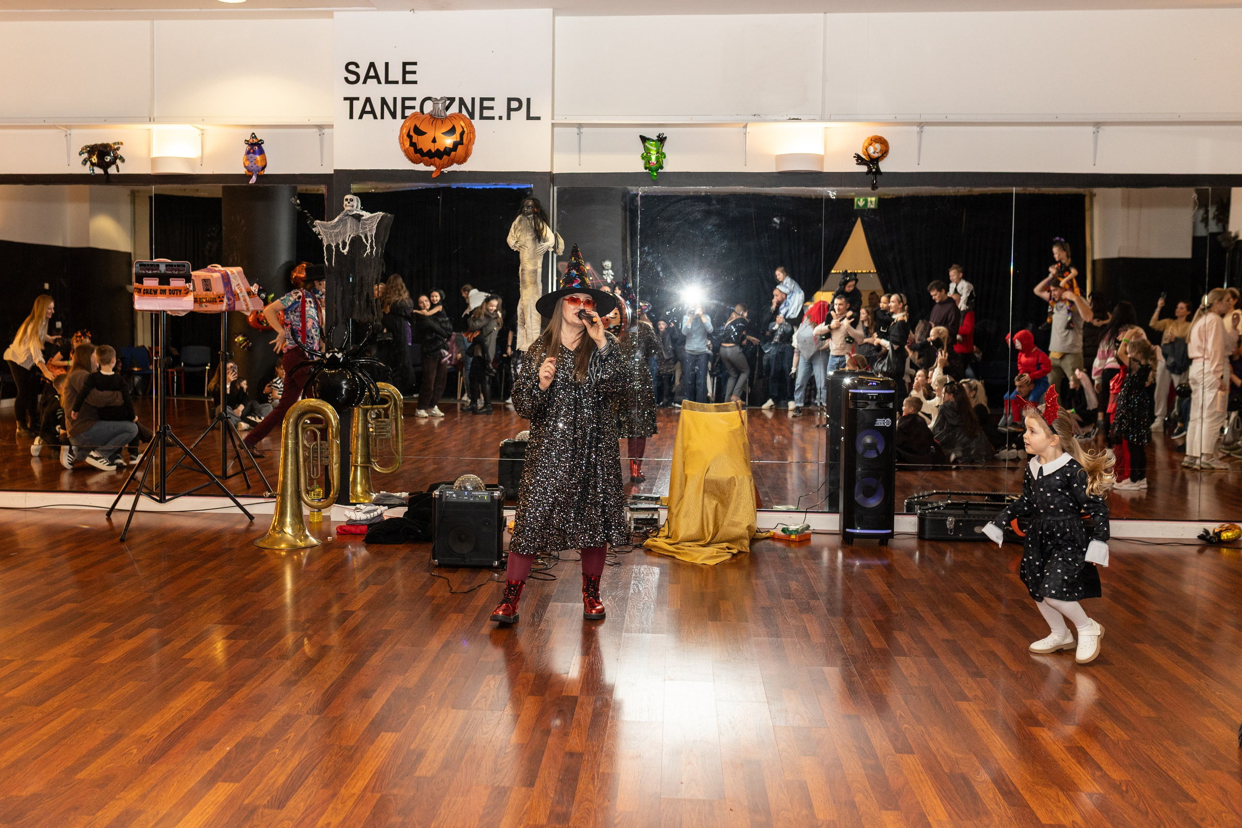 Leo dance studio Helloween 2025. Семейный и детский фотограф в Варшаве Мила Бобровская