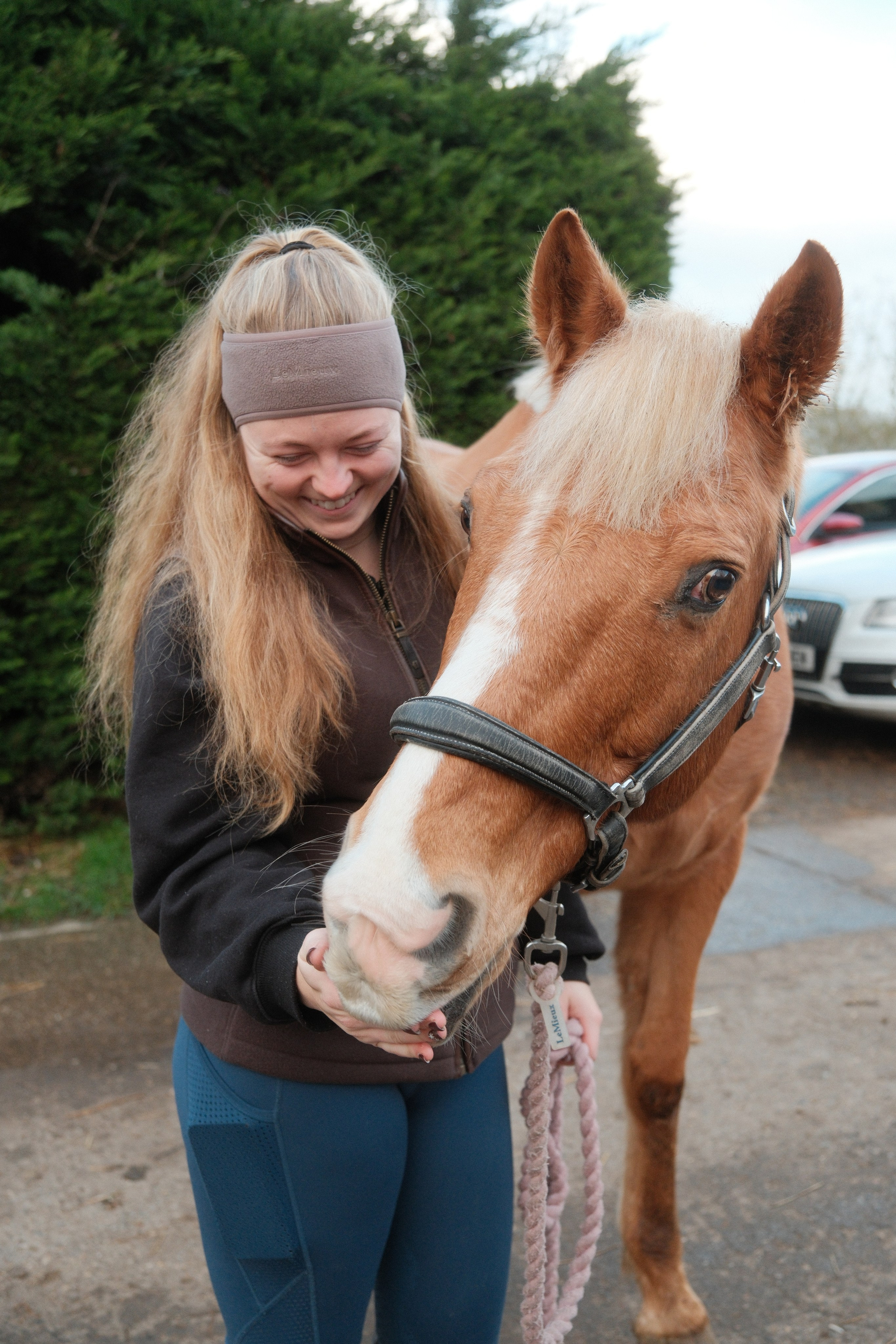 Portrait photography with Fudge the horse. Cal Takes Photos