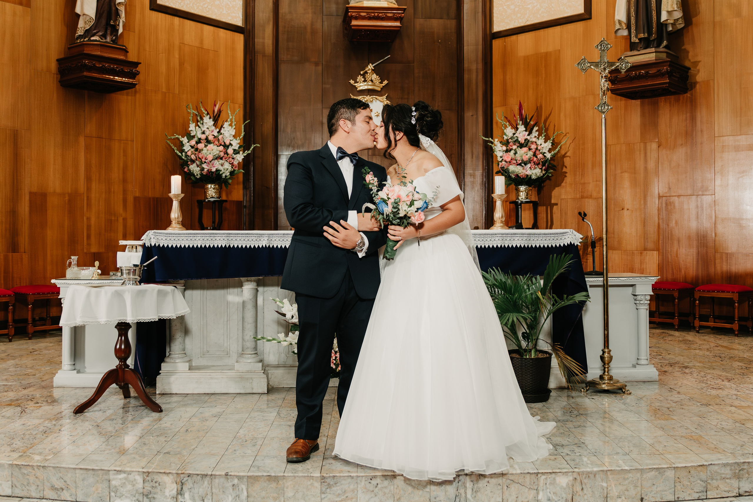 ALEJANDRA + RODRIGO BODA RELIGIOSA. Studio KVTA | Fotografía y Video de Bodas en Arequipa