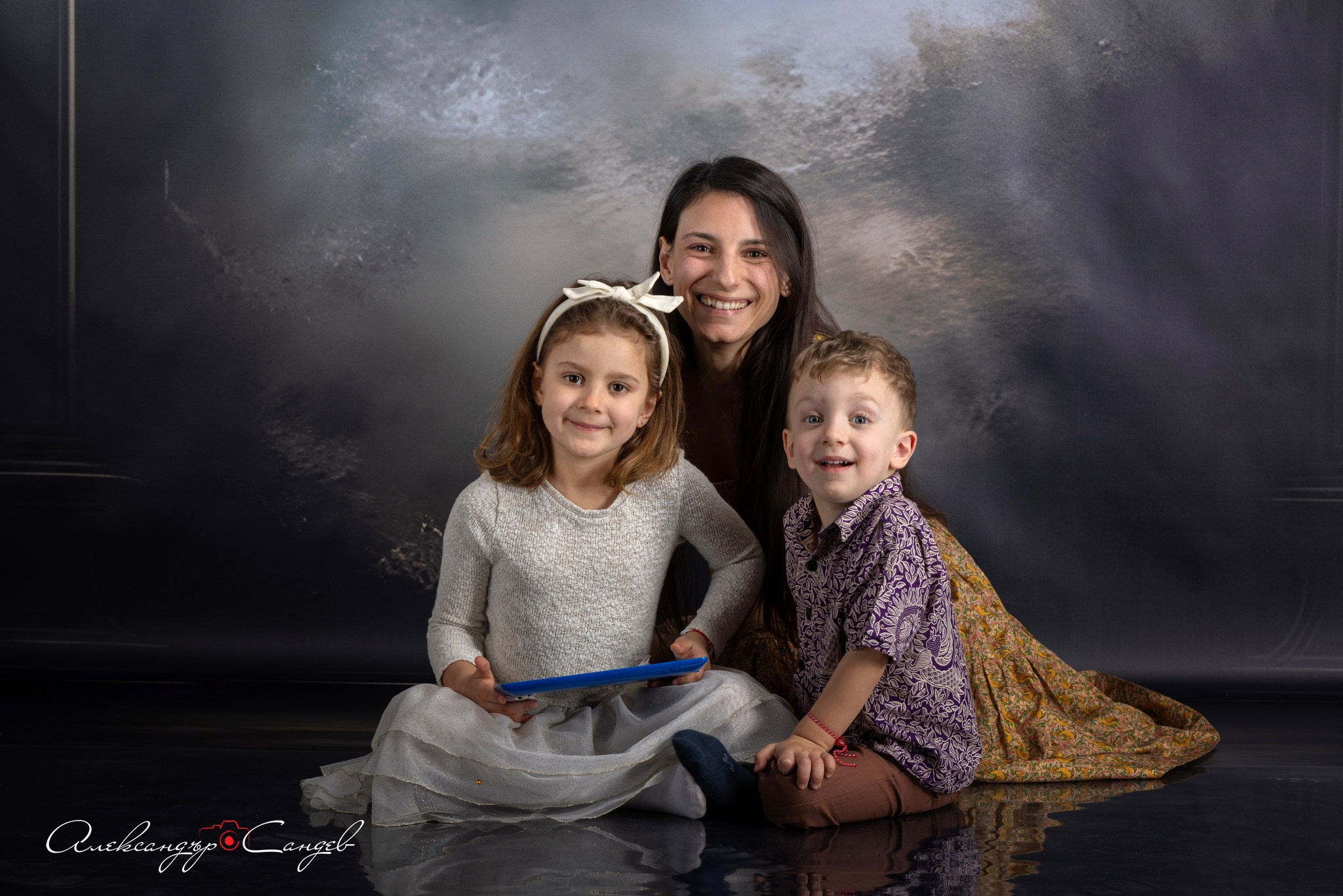 Март - месец на жената. Александър Сандев - website