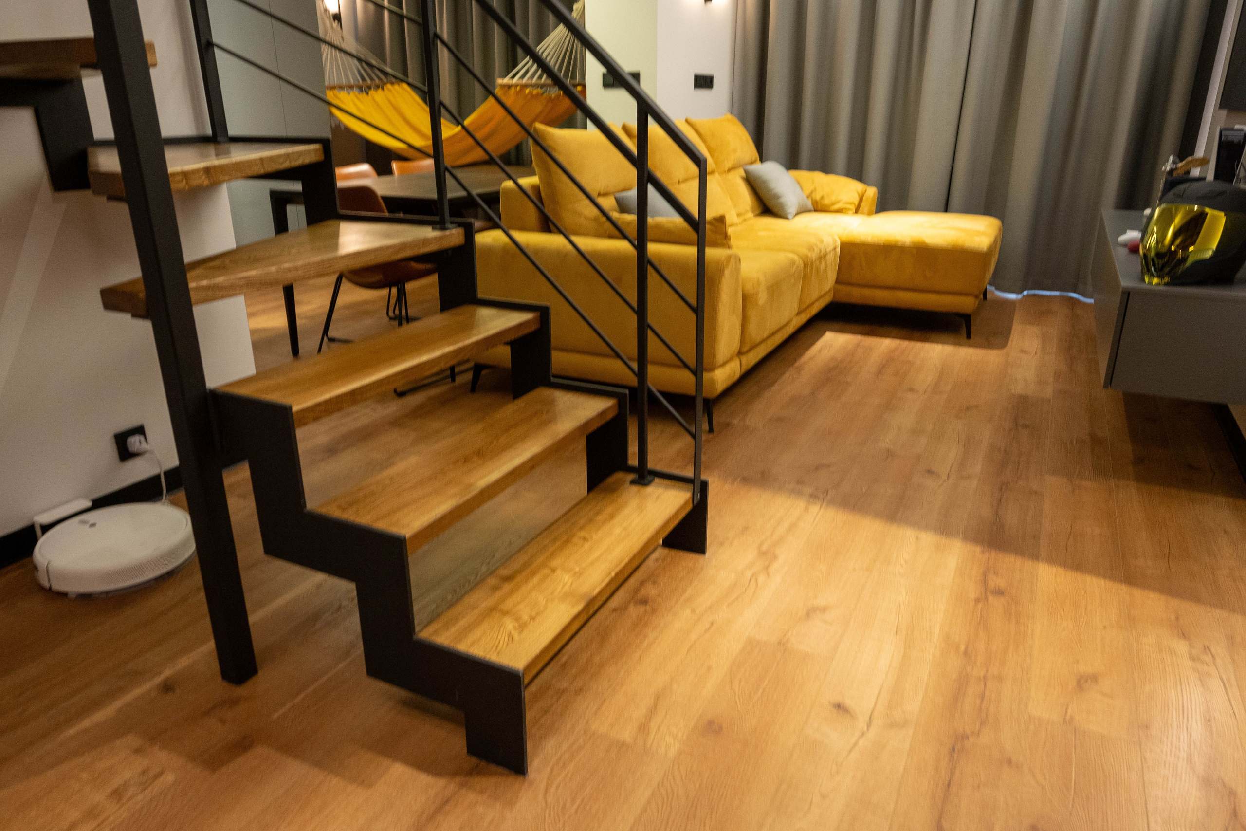 The apartment is on two levels. Fotograf Dmitrii Donets