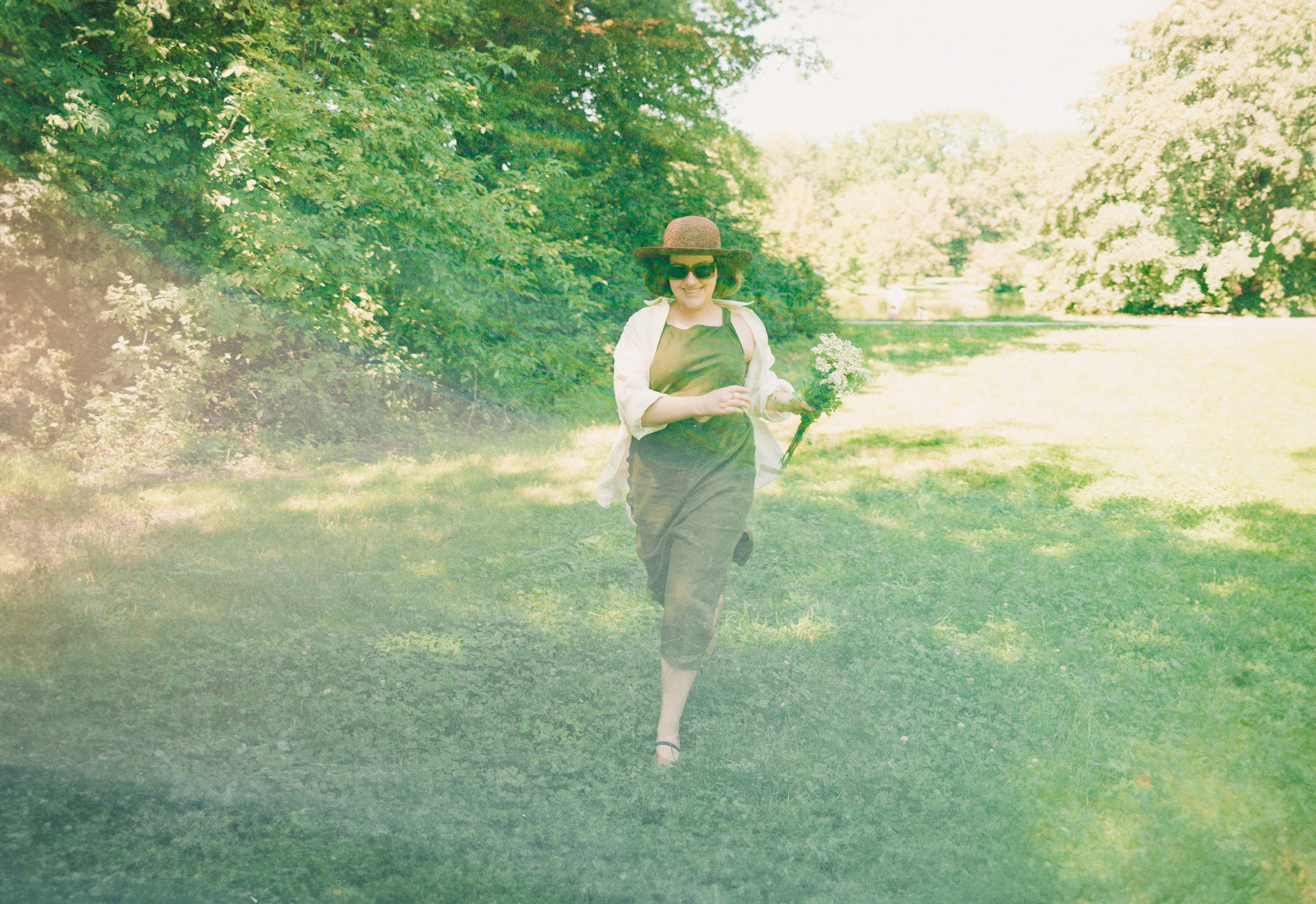 Girls Picnic on the lake. Professional Photographer in Berlin — Portraits, Love Story, Events, F