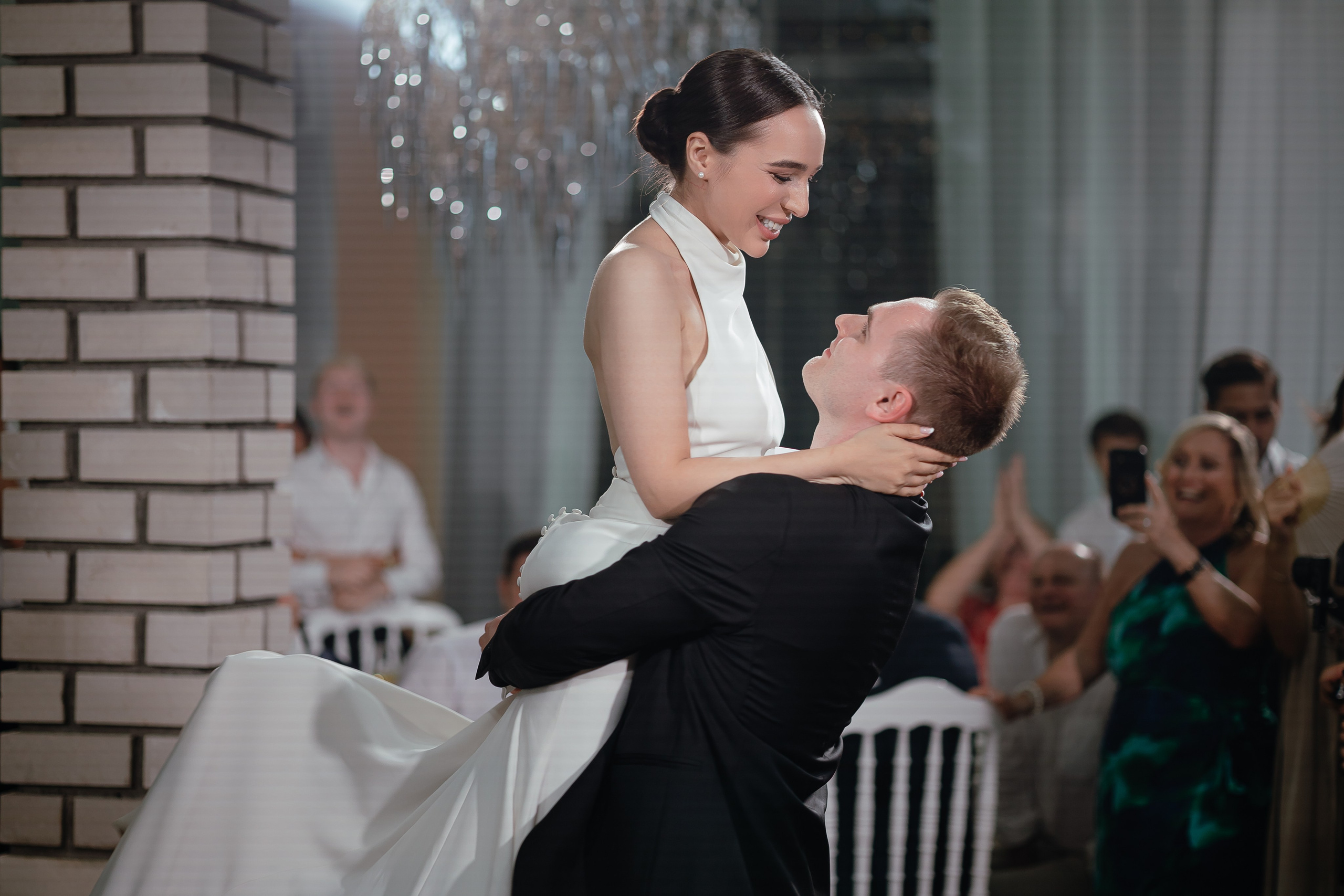 Thomas & Suyumbika. Главная