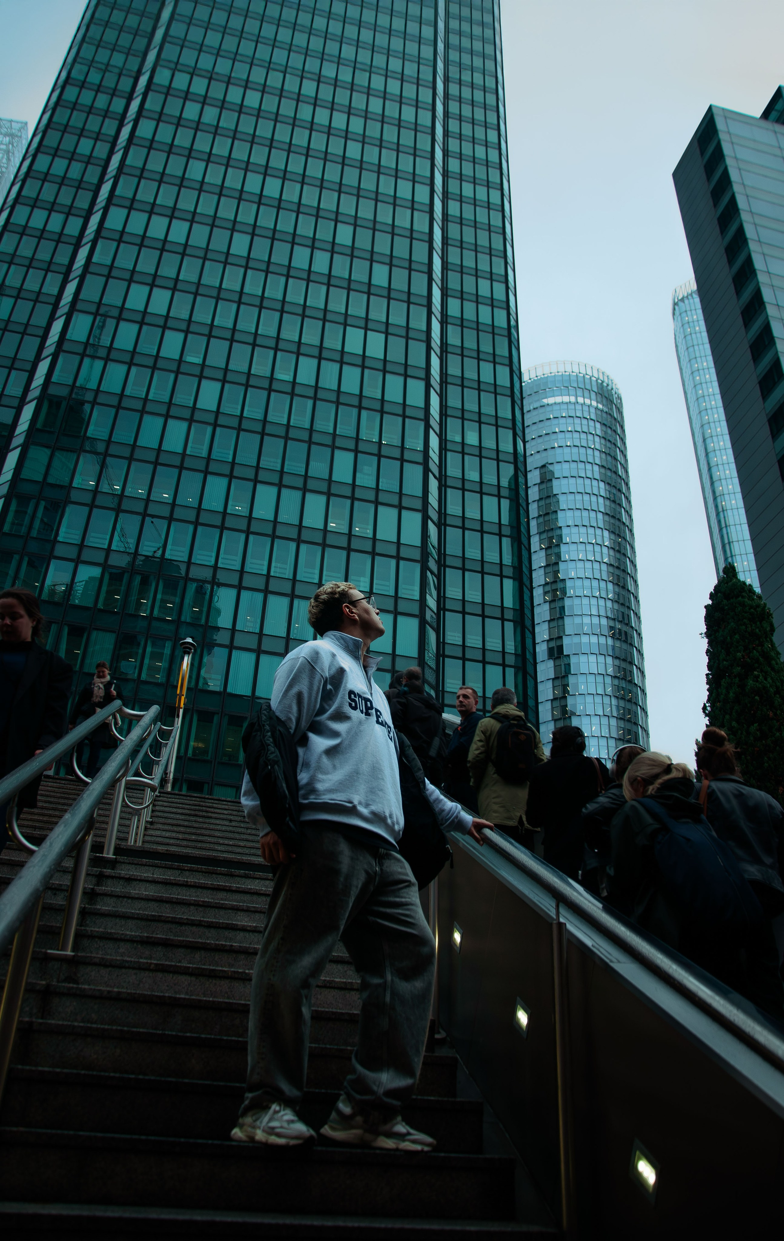 Мужская фотосессия в урбанистичном Париже. Фотограф в Париже Полина Осипова