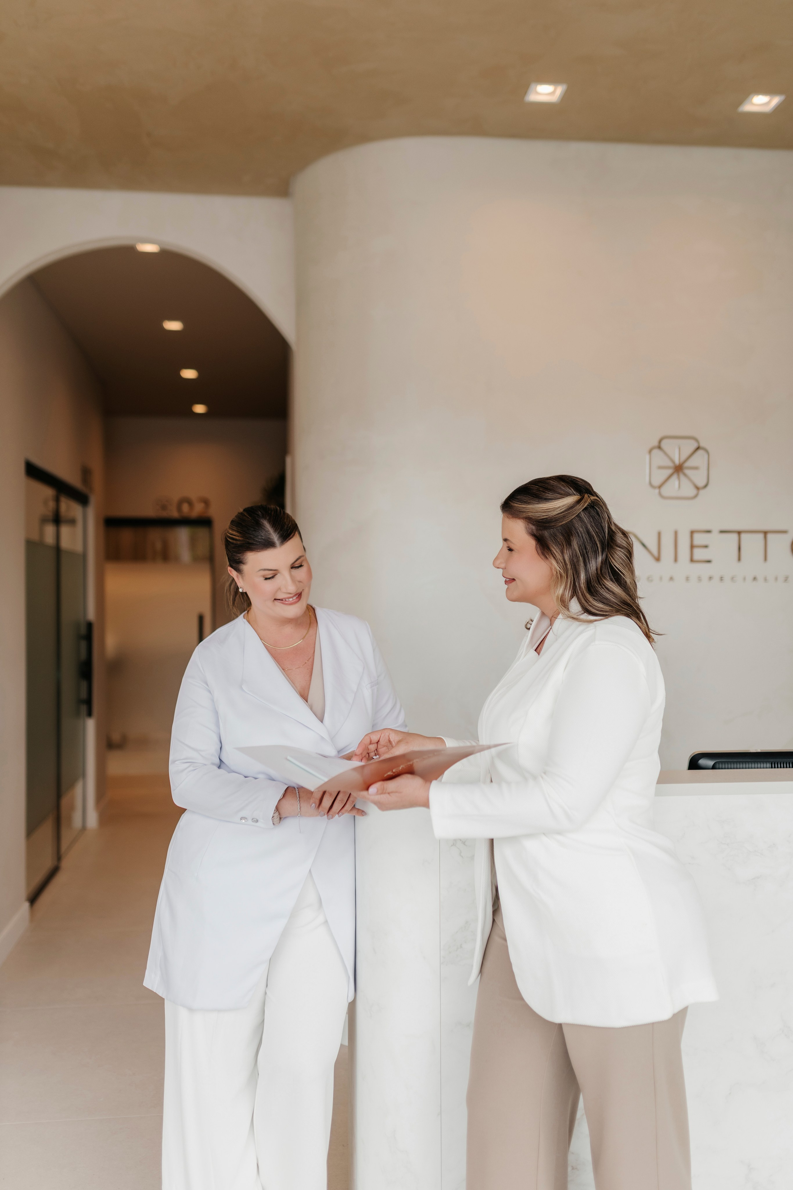 Dra. Adele & Dra. Aline | Dentistas. Coraafotografia.com